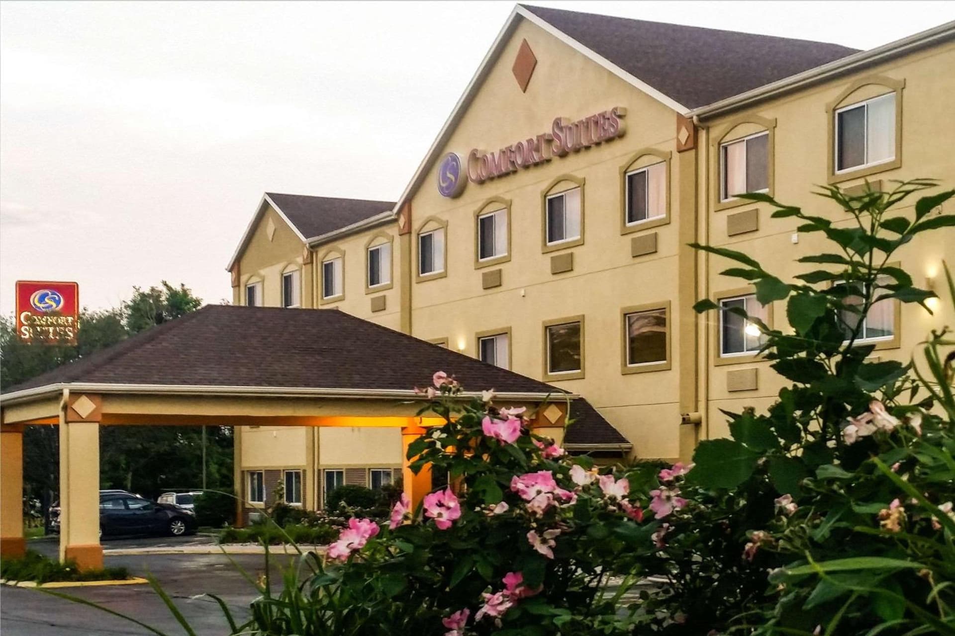 Comfort Suites Omaha Northwest featured exterior or lobby in Omaha, NE — similar hotel