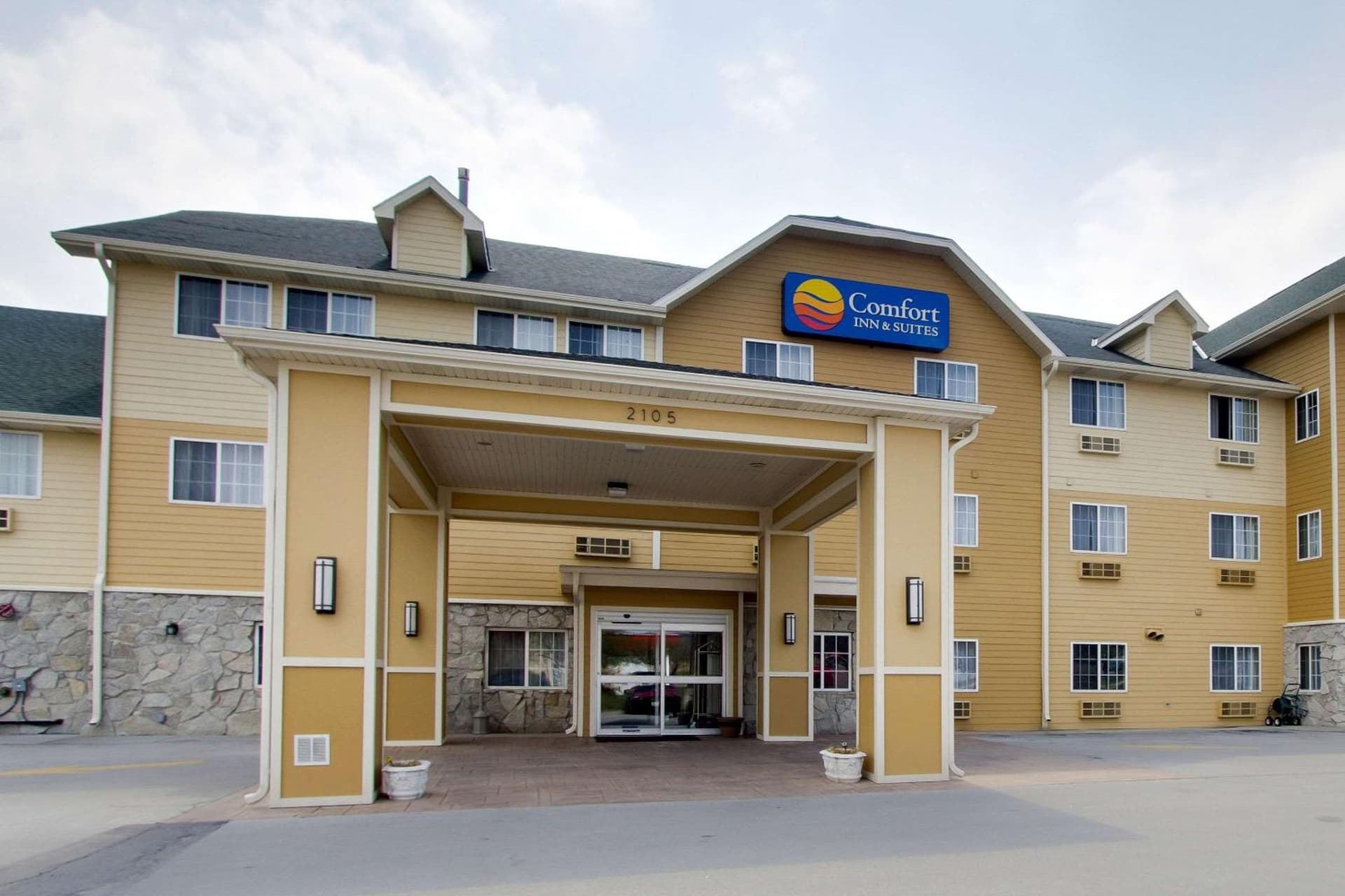 Comfort Inn & Suites Bellevue - Omaha Offutt AFB interior in Bellevue, NE — gallery photo 2