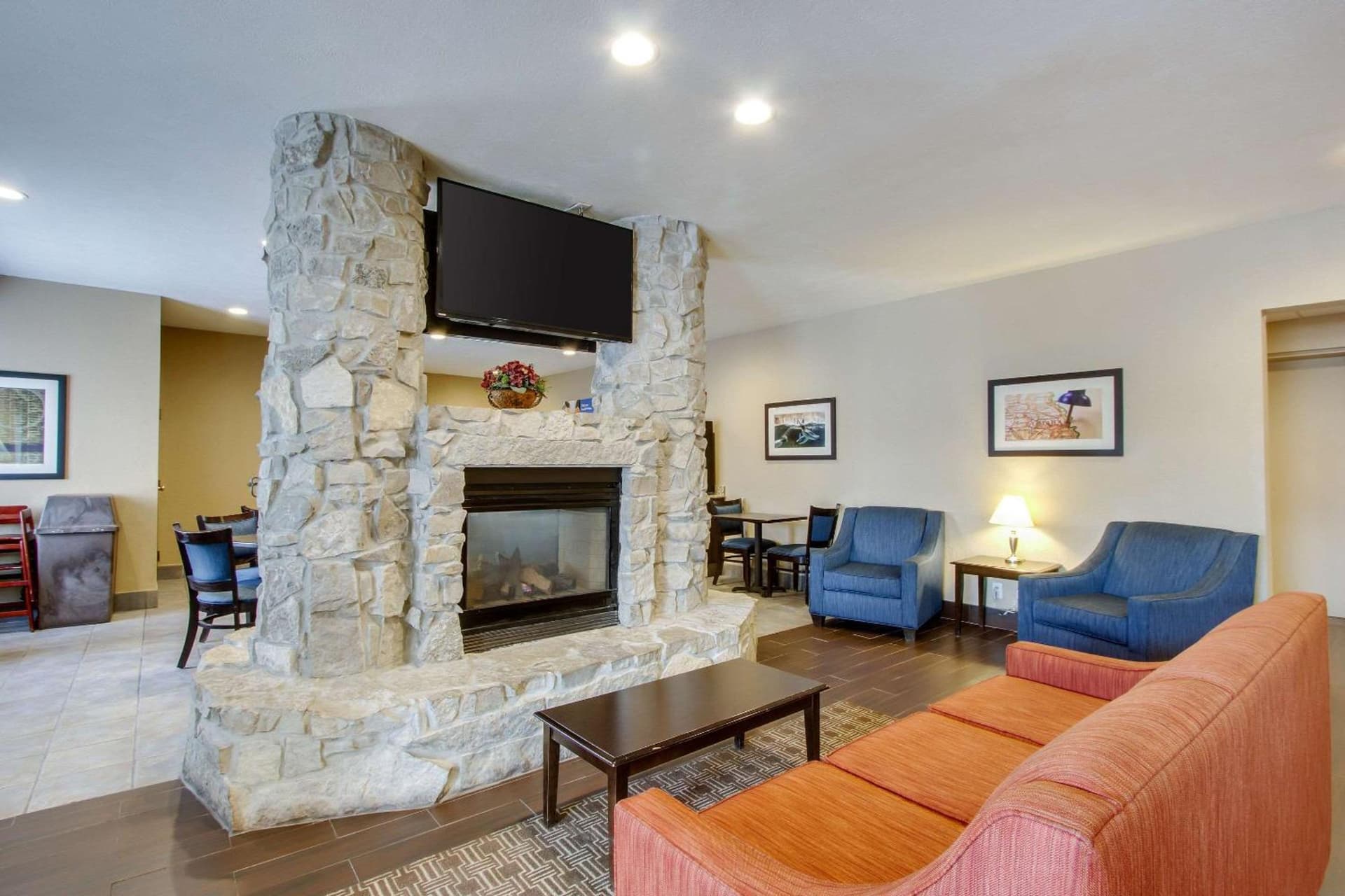 Comfort Inn & Suites Bellevue - Omaha Offutt AFB property views in Bellevue, NE — gallery photo 3