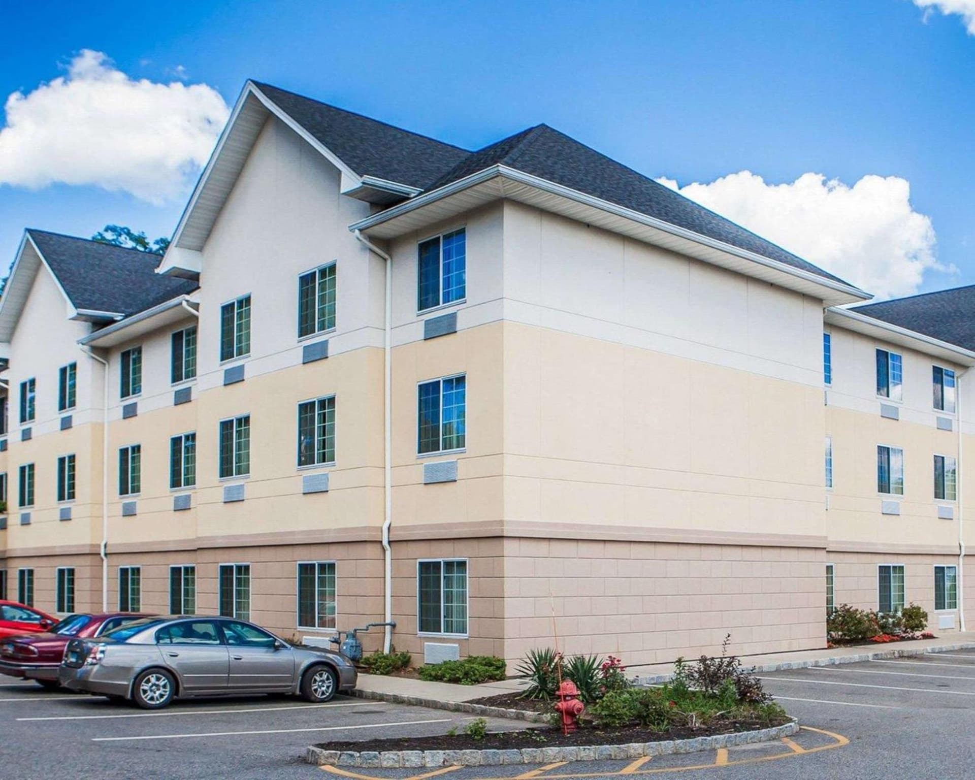 Garner Hotel Mahwah by IHG exterior or lobby in Mahwah, NJ — main listing photo