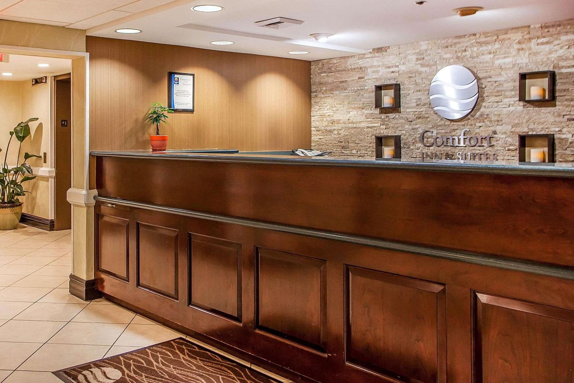 Comfort Inn & Suites Somerset - New Brunswick interior in Somerset, NJ — gallery photo 2