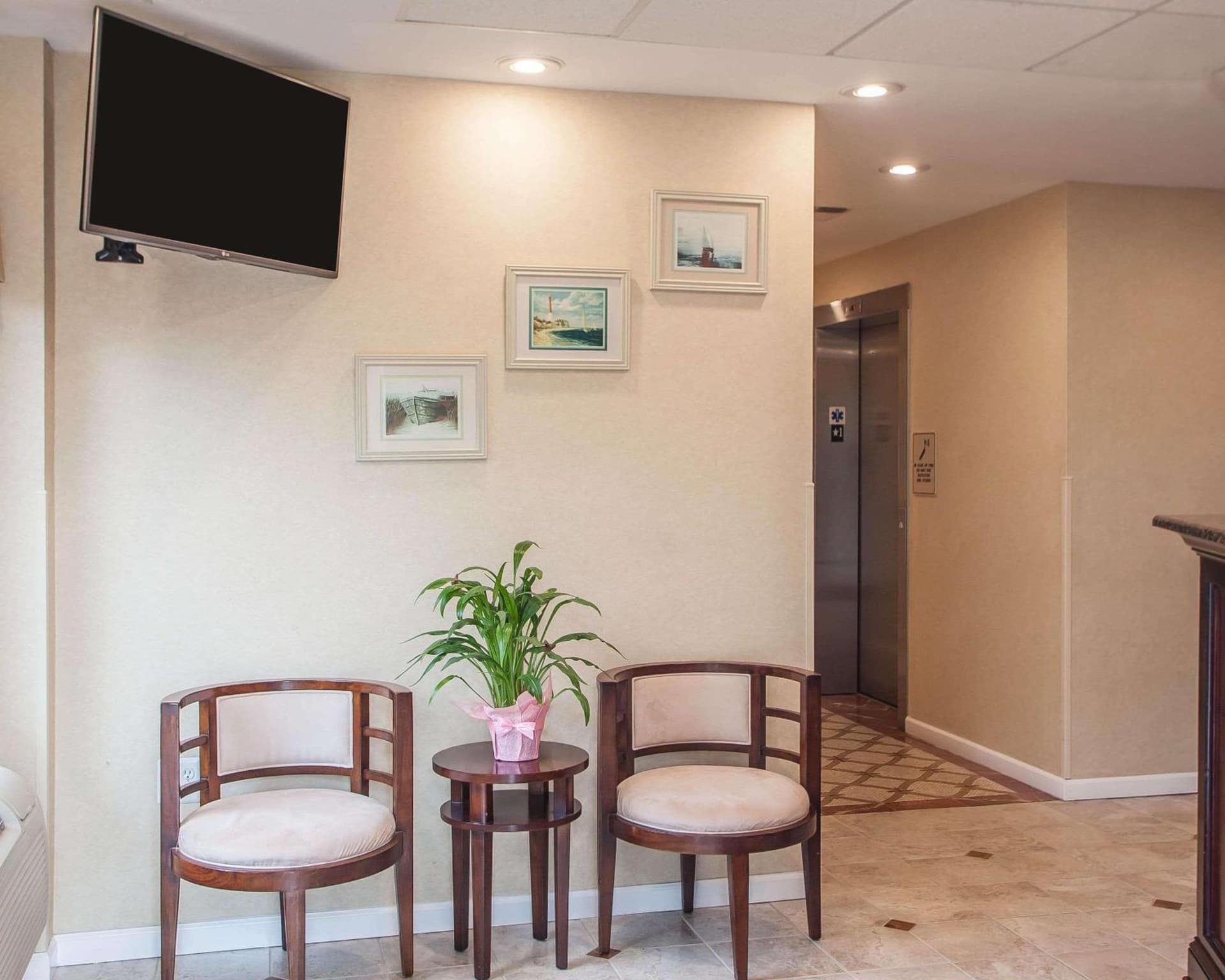 Avon Hotel - Toms River interior in Toms River — gallery photo 2
