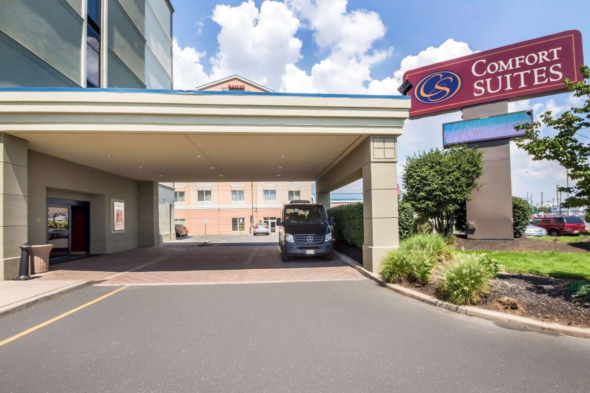 Comfort Suites at Woodbridge interior in Avenel, NJ — gallery photo 2