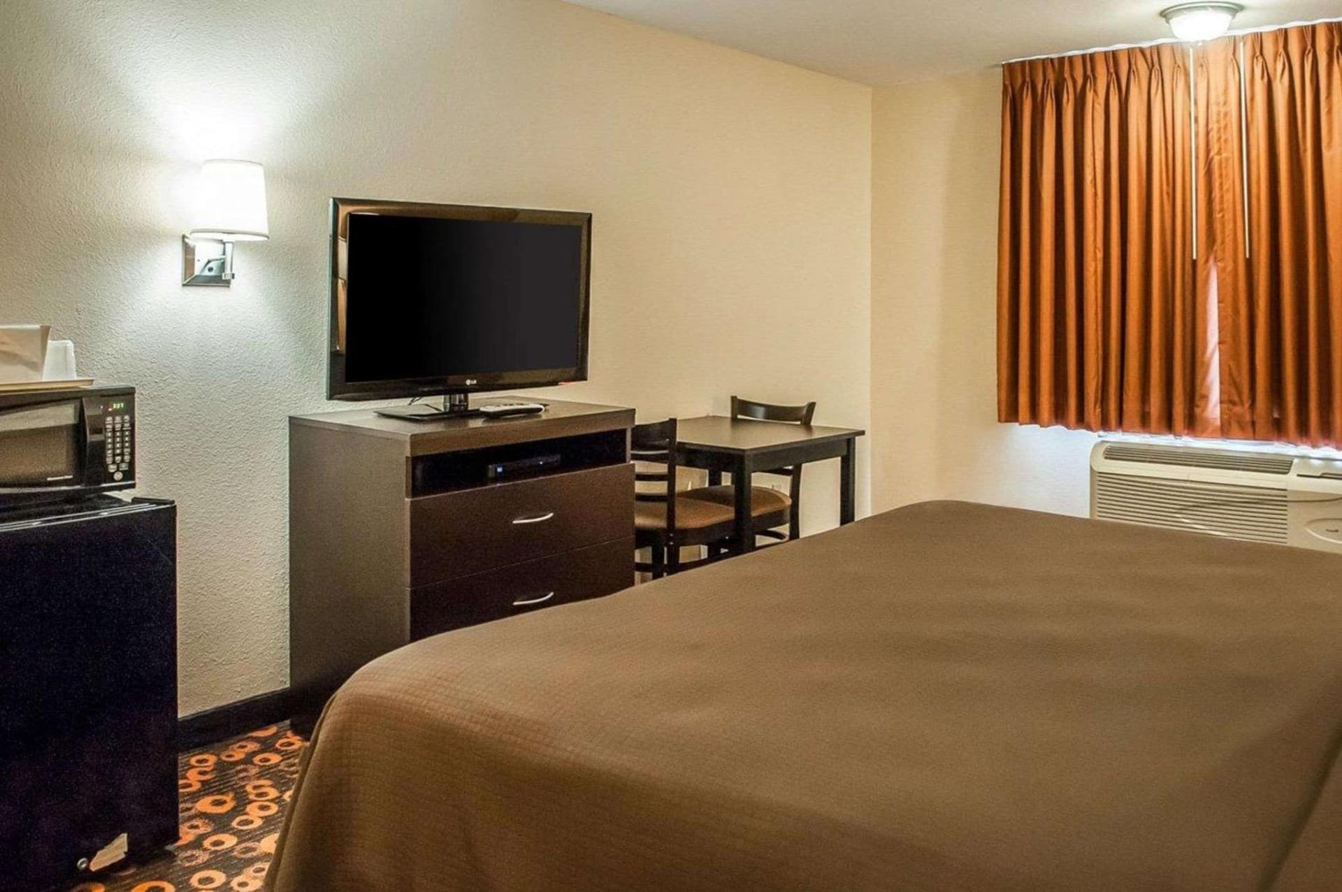 Econo Lodge Inn & Suites Santa Fe South gallery photo in Santa Fe, NM — image 12