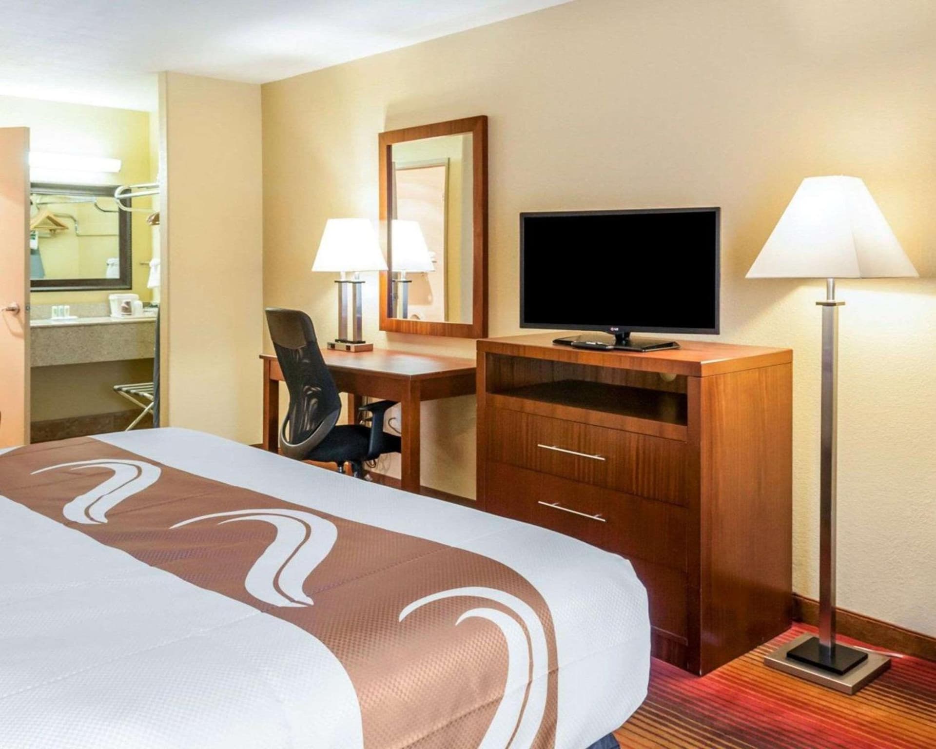 Quality Inn & Suites Albuquerque West property views in Albuquerque, NM — gallery photo 3