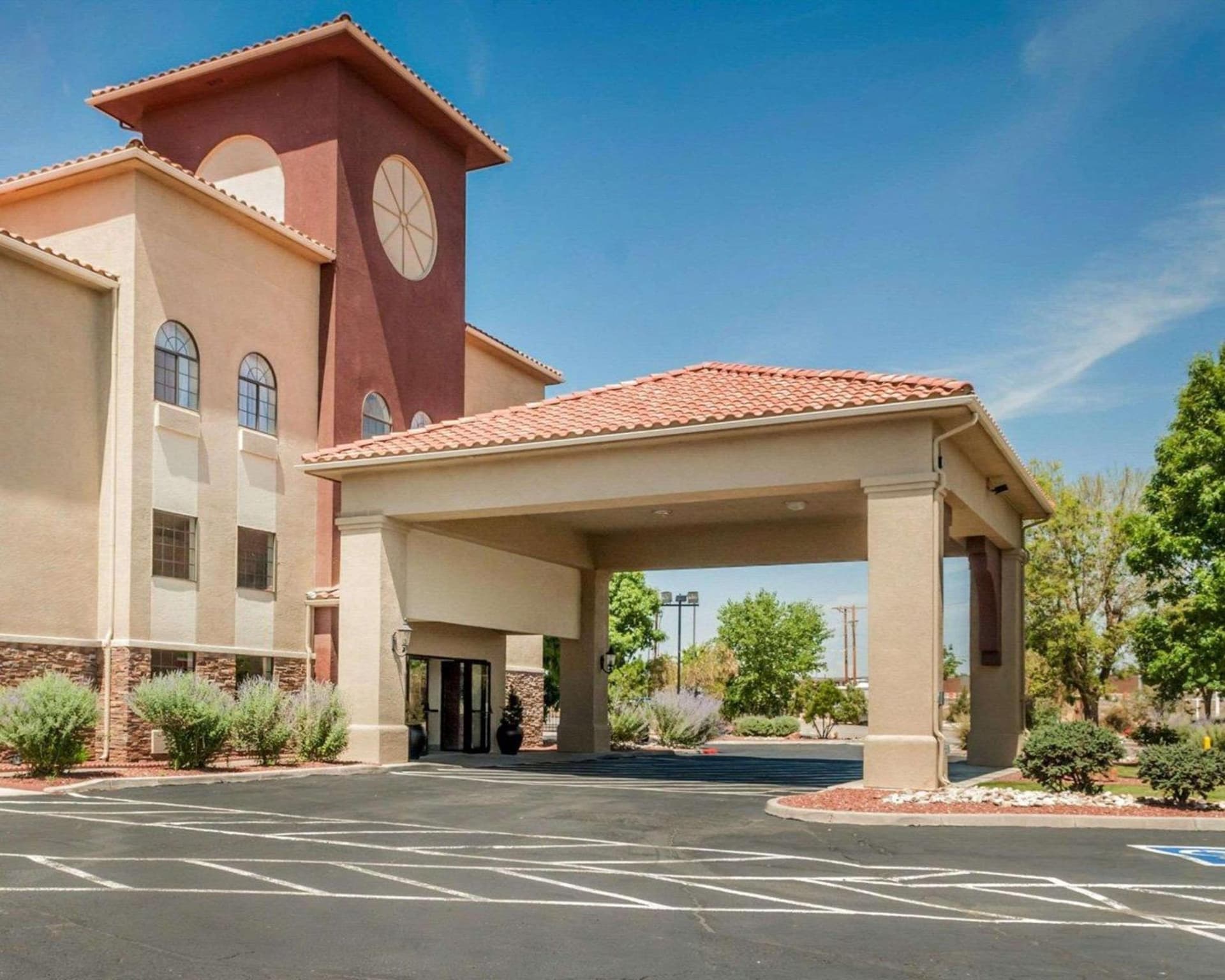 Quality Inn & Suites Albuquerque West gallery photo in Albuquerque, NM — image 9