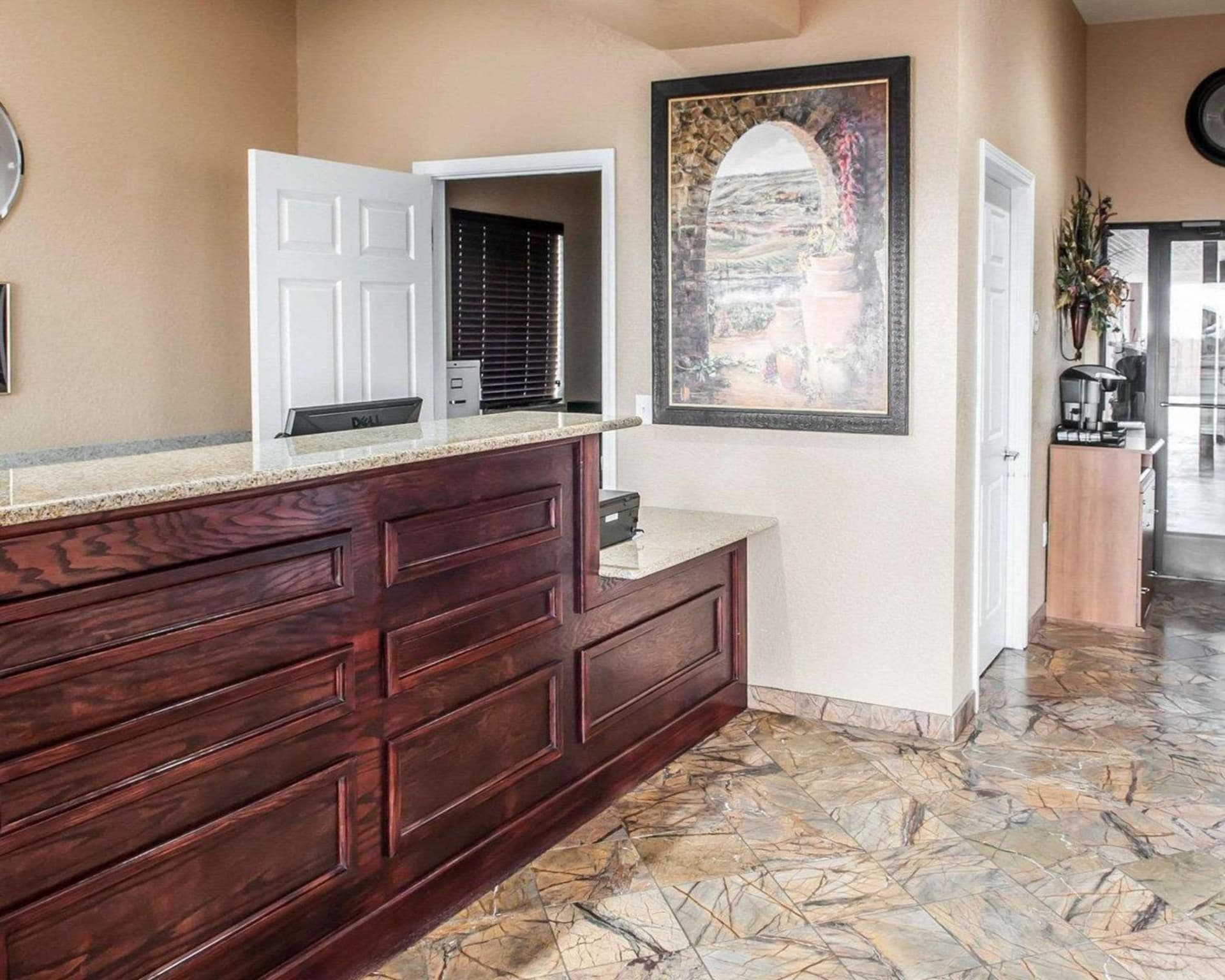 Suburban Studios Alamogordo property views in Alamogordo, NM — gallery photo 3