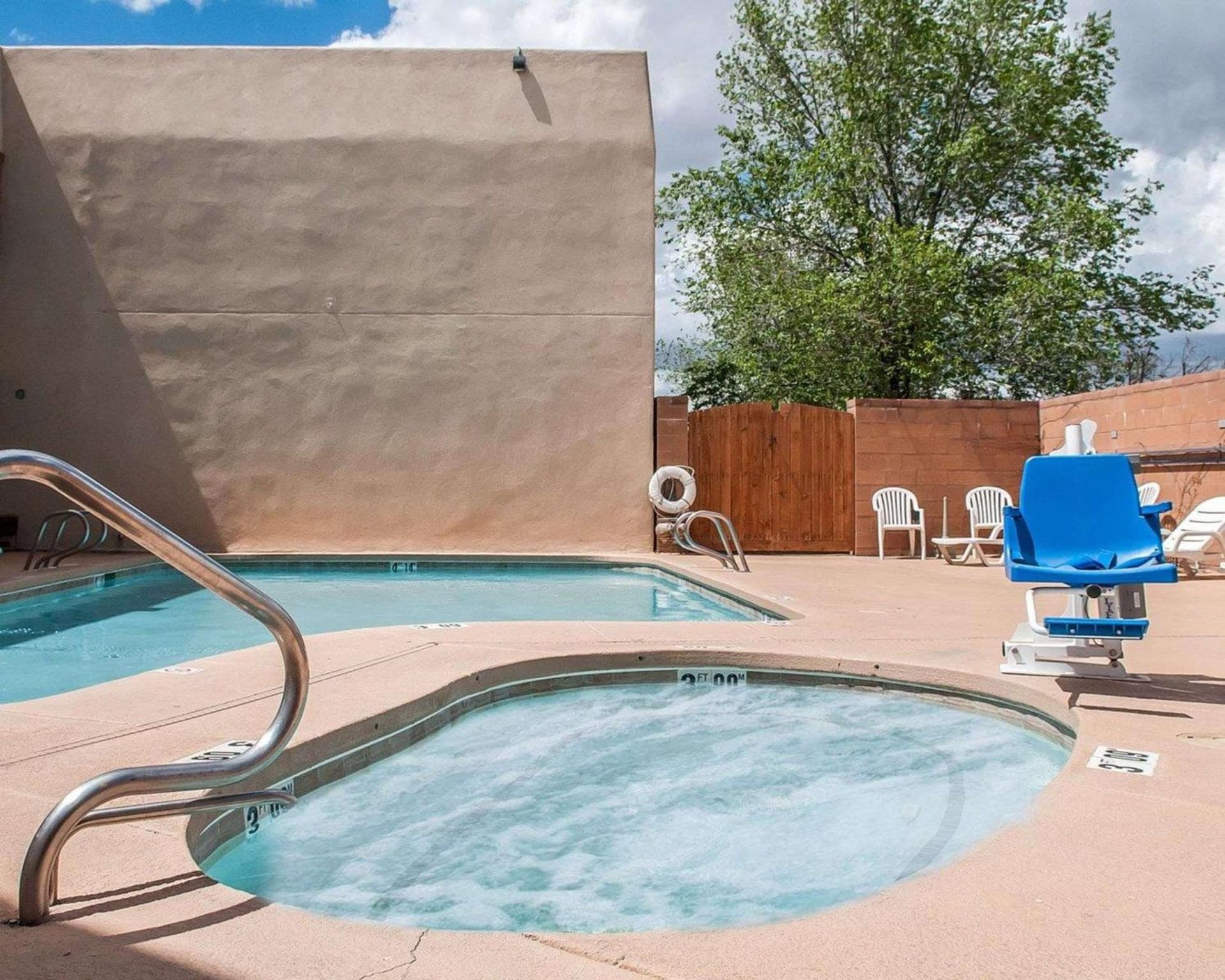 Econo Lodge Inn & Suites Santa Fe South gallery photo in Santa Fe, NM — image 13