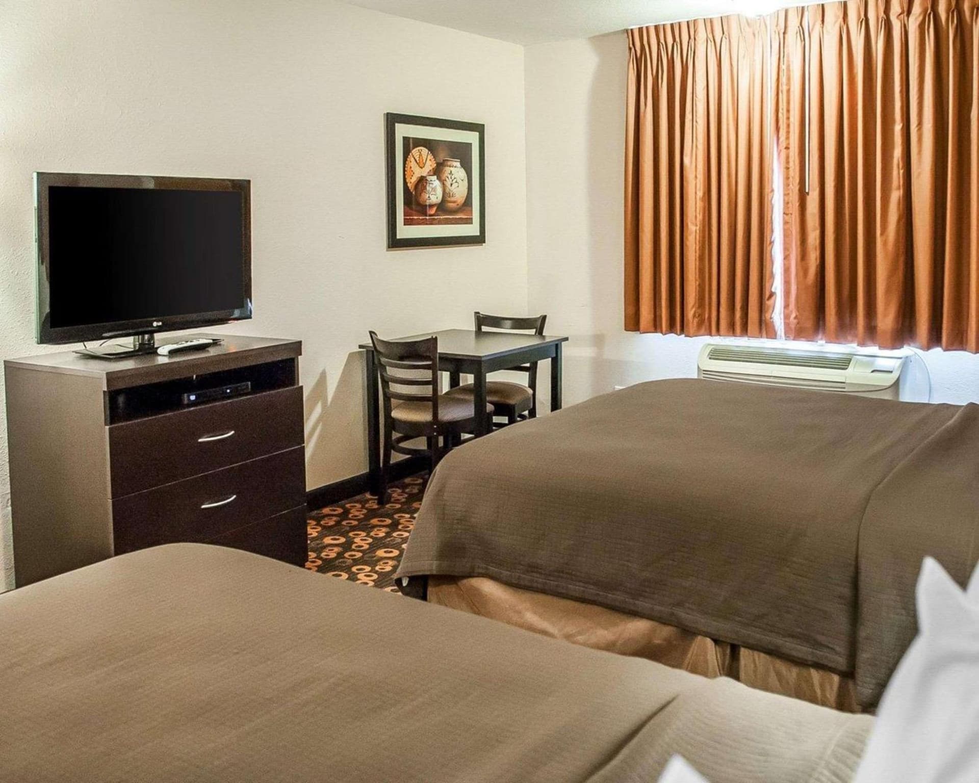 Econo Lodge Inn & Suites Santa Fe South gallery photo in Santa Fe, NM — image 17