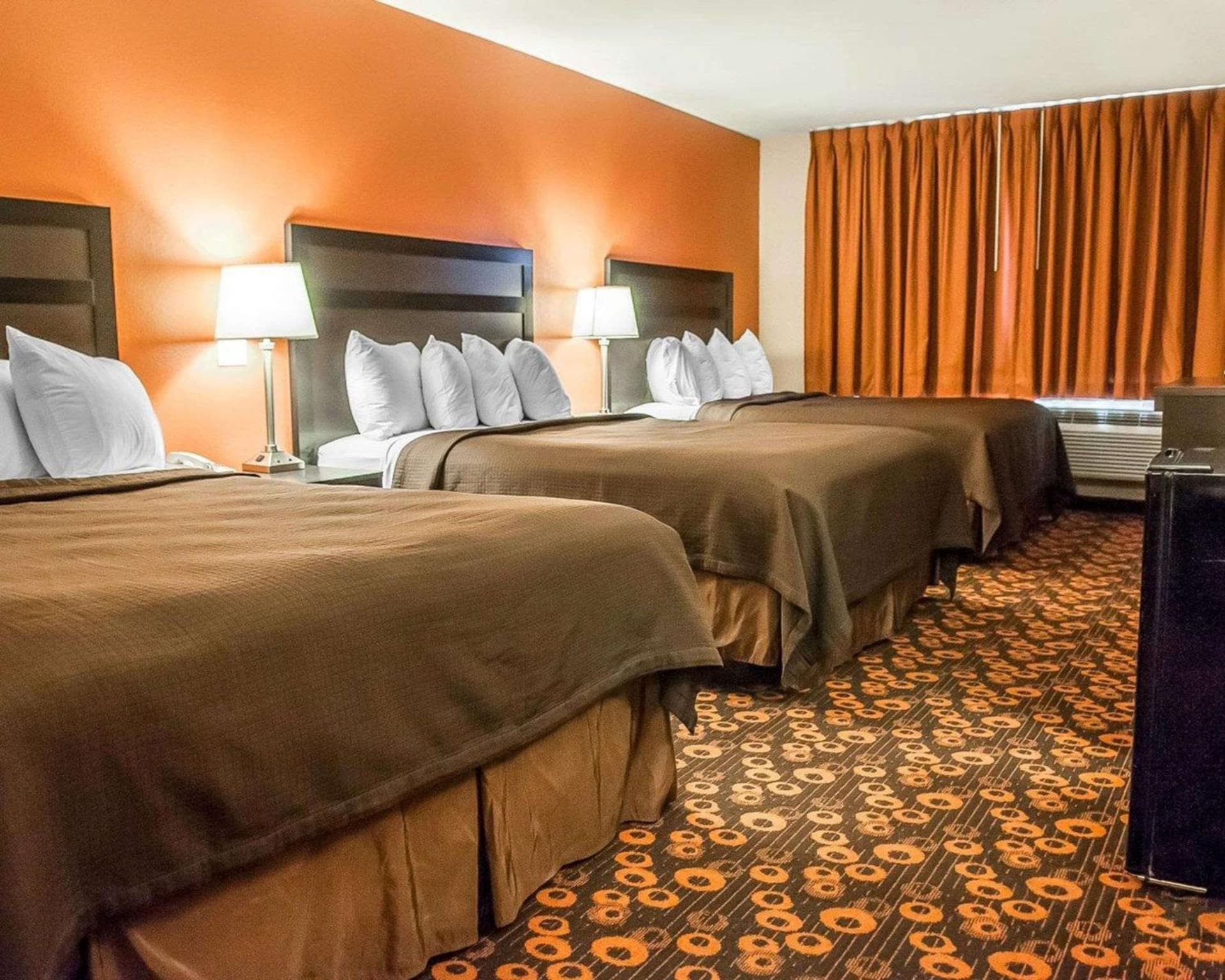 Econo Lodge Inn & Suites Santa Fe South interior in Santa Fe, NM — gallery photo 2