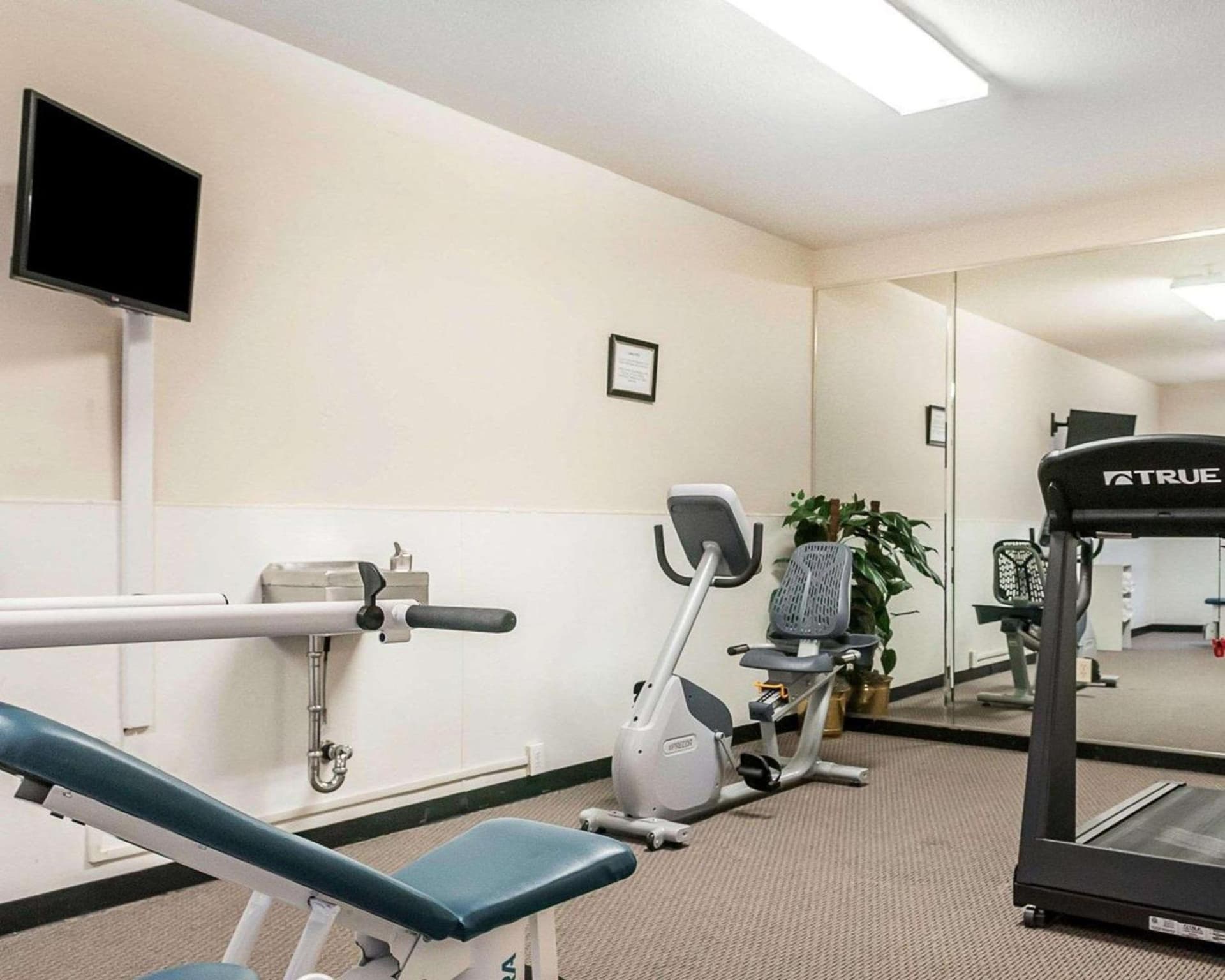 Quality Inn & Suites Albuquerque West property views in Albuquerque, NM — gallery photo 3