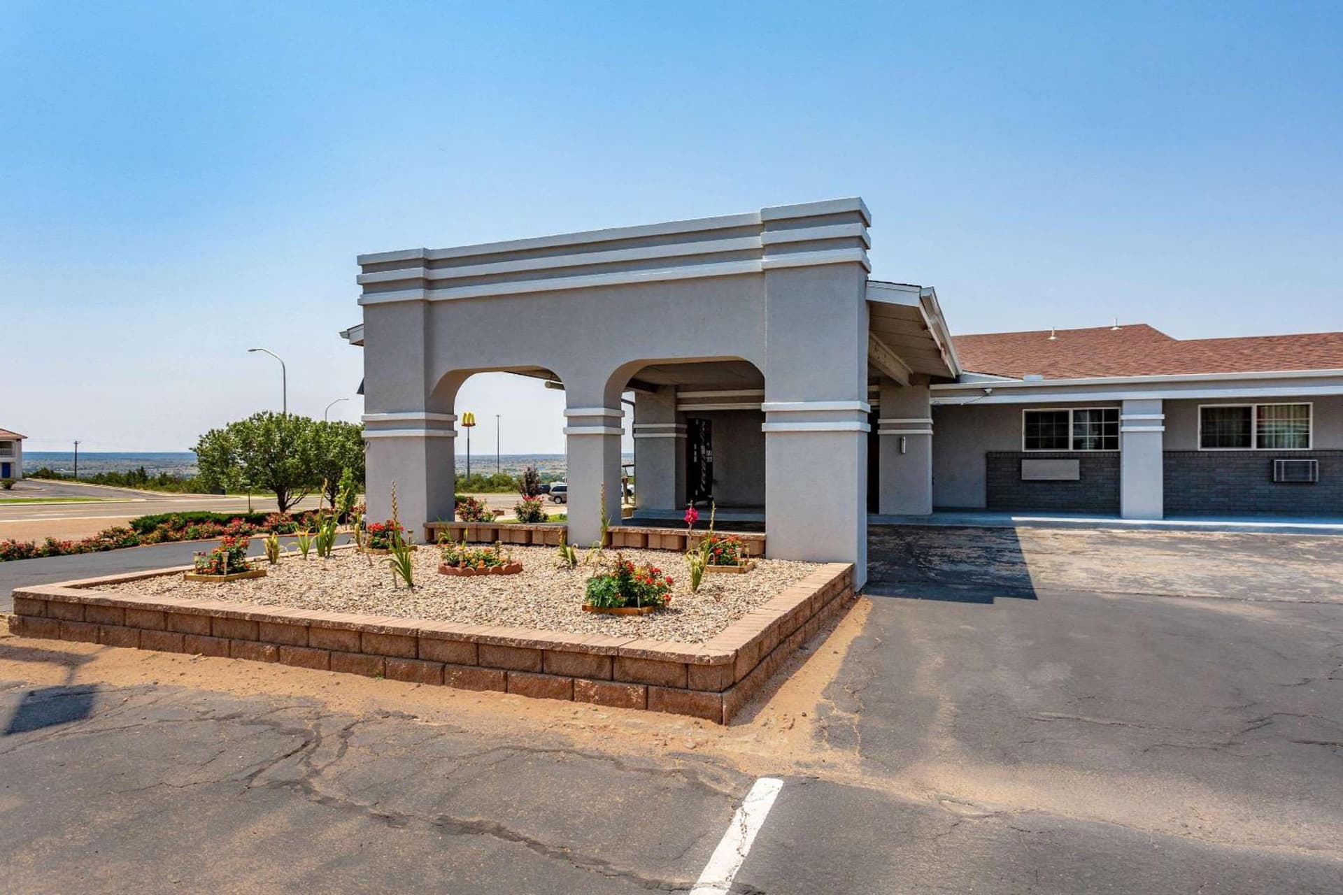 Econo Lodge Inn & Suites Santa Rosa interior in Santa Rosa, NM — gallery photo 2