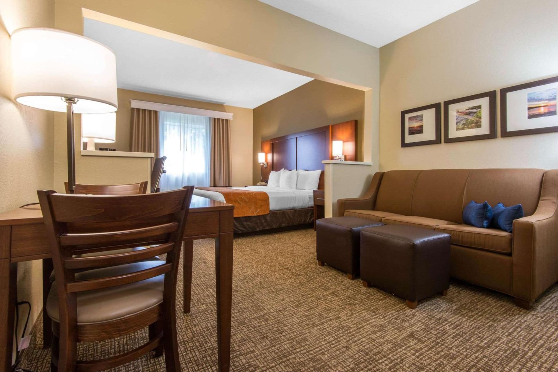 Comfort Suites Rochester Henrietta University Area interior in Henrietta, NY — gallery photo 2