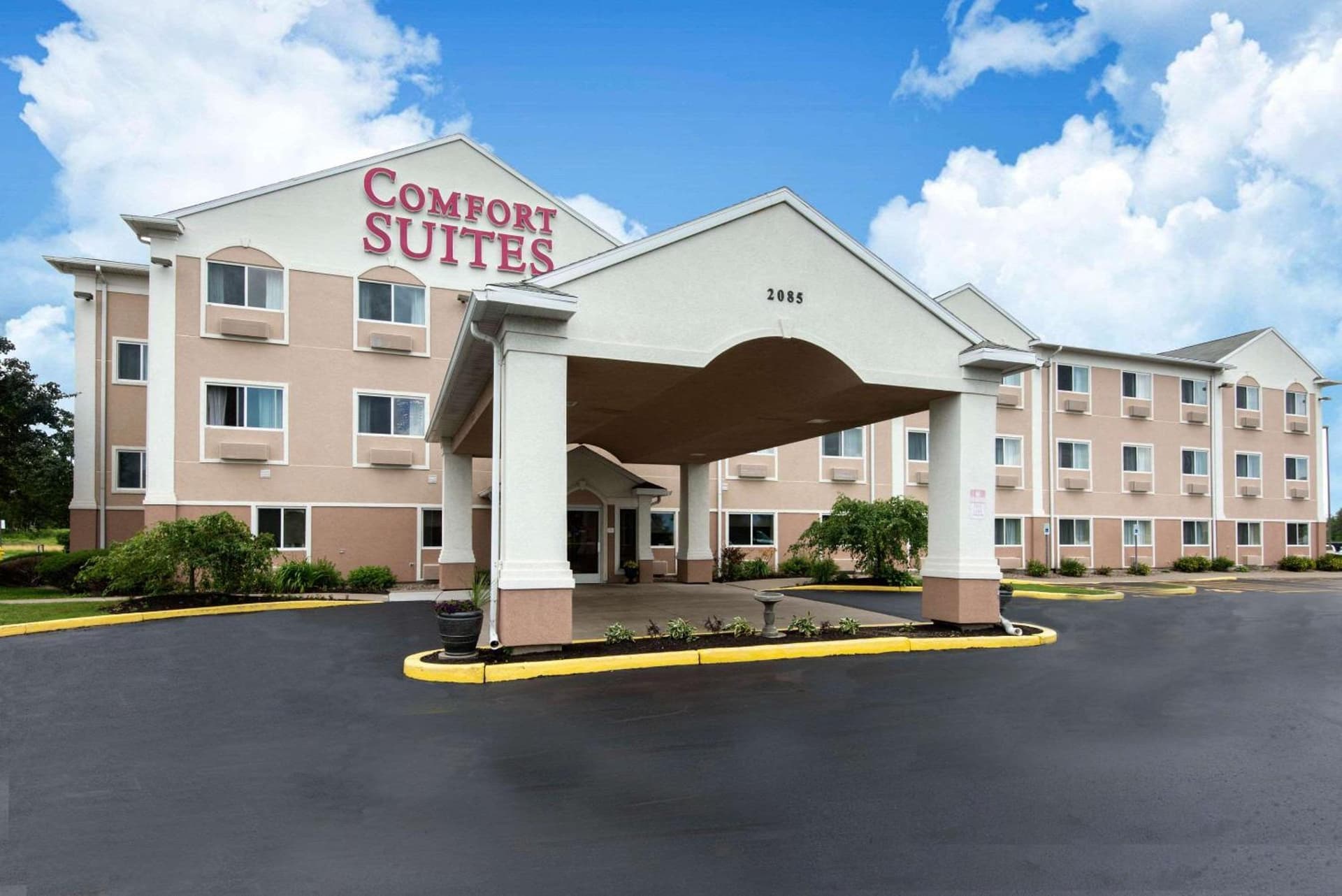 Comfort Suites Rochester Henrietta University Area featured exterior or lobby in Henrietta, NY — similar hotel