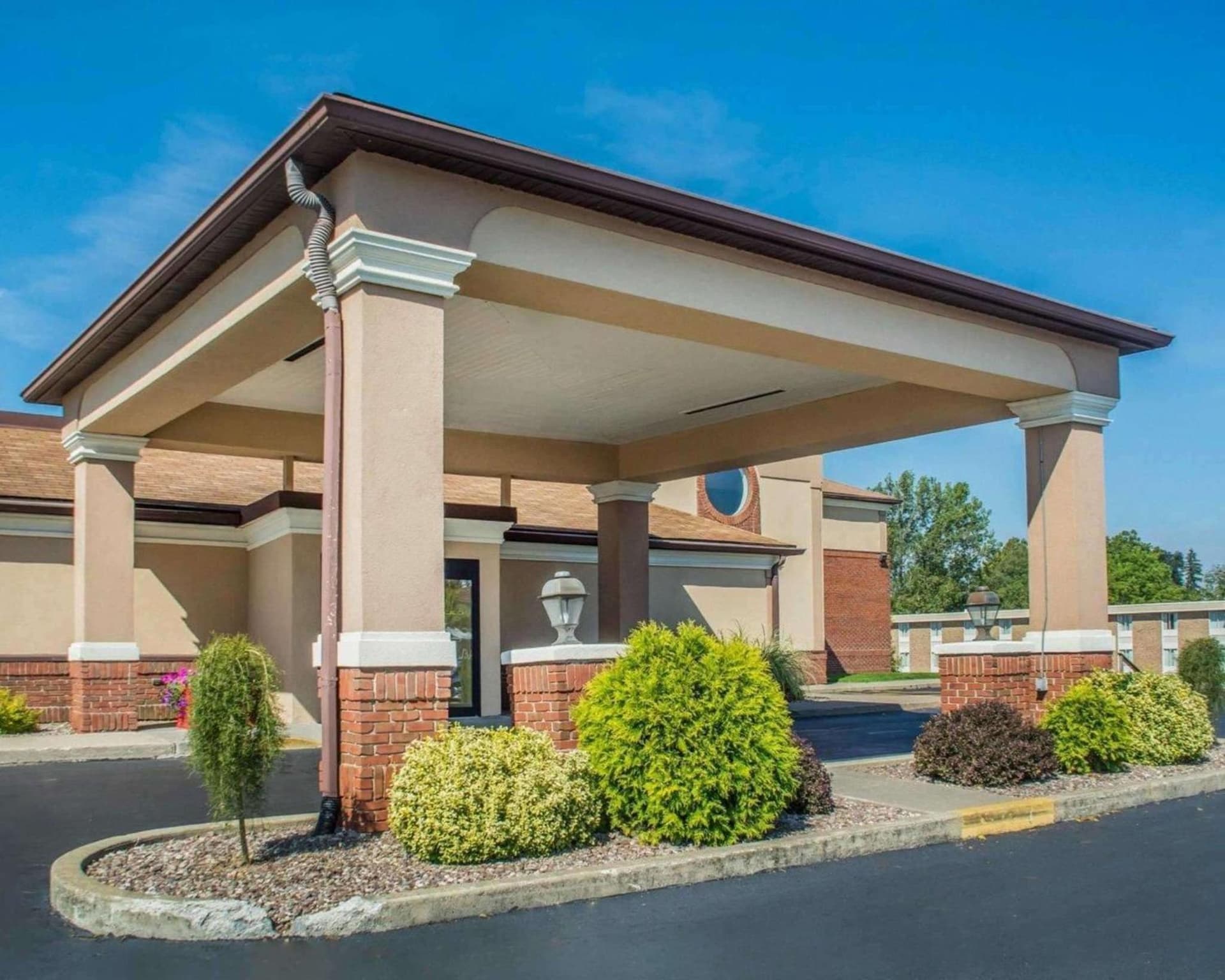 Quality Inn Lockport featured exterior or lobby in Lockport, NY — similar hotel