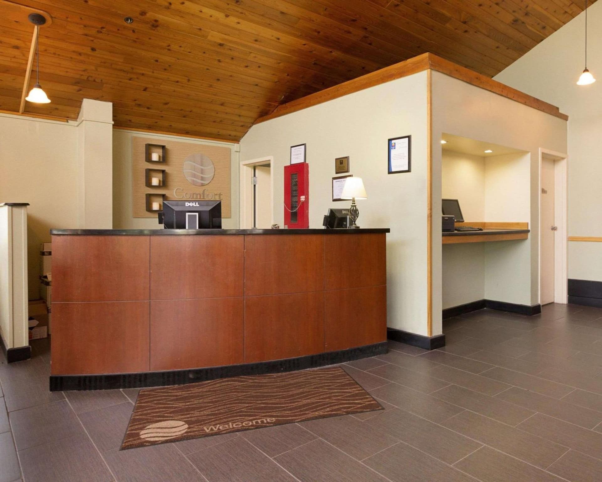 Comfort Inn & Suites Syracuse-Carrier Circle property views in East Syracuse, NY — gallery photo 3