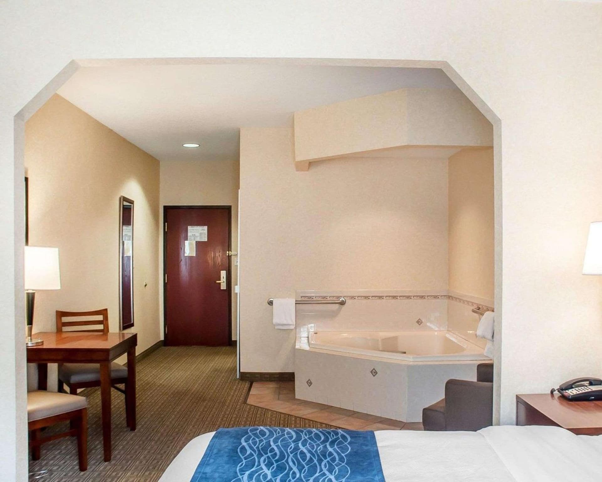 Comfort Inn & Suites Hamburg - Buffalo South property views in Hamburg, NY — gallery photo 3