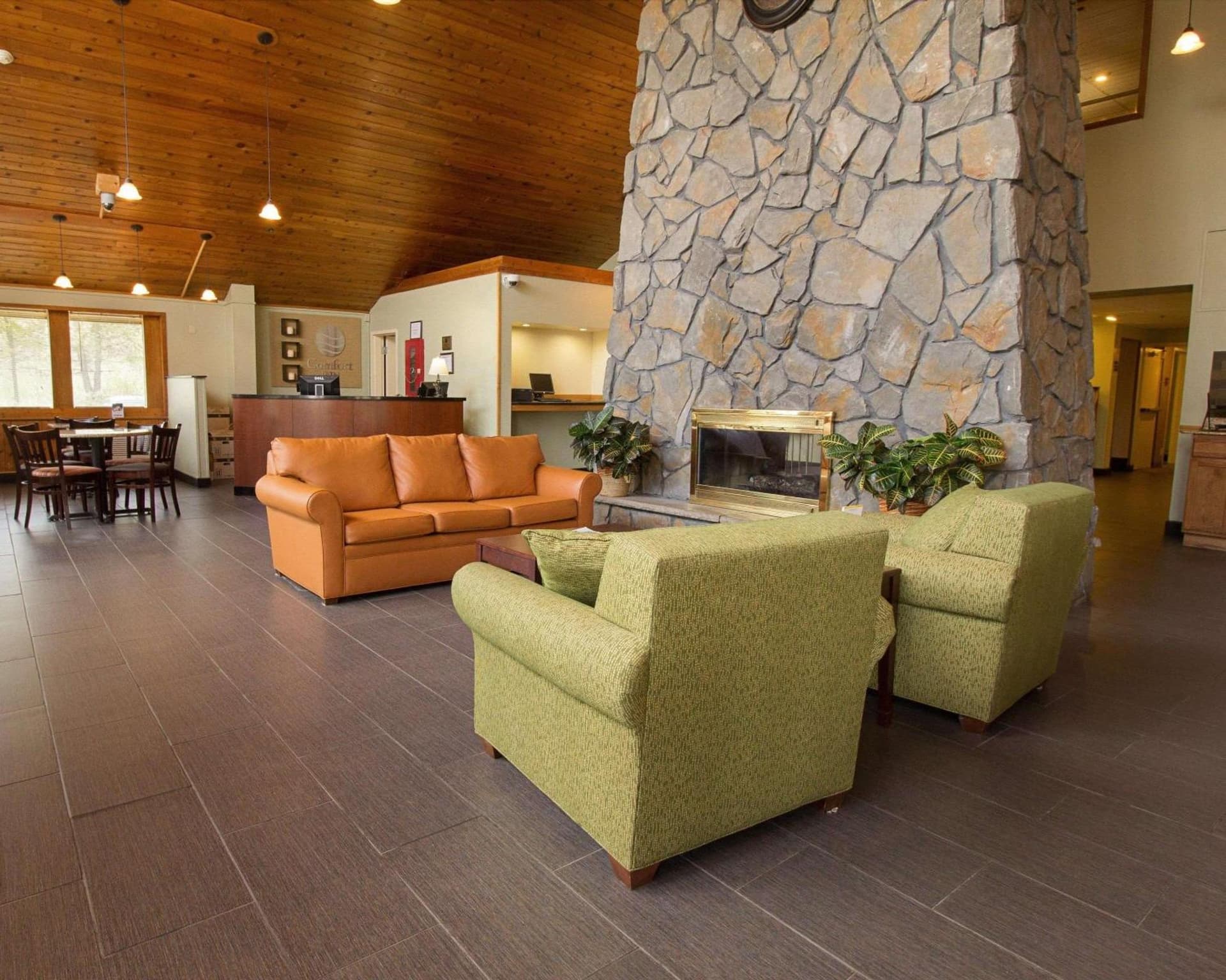 Comfort Inn & Suites Syracuse-Carrier Circle interior in East Syracuse, NY — gallery photo 2