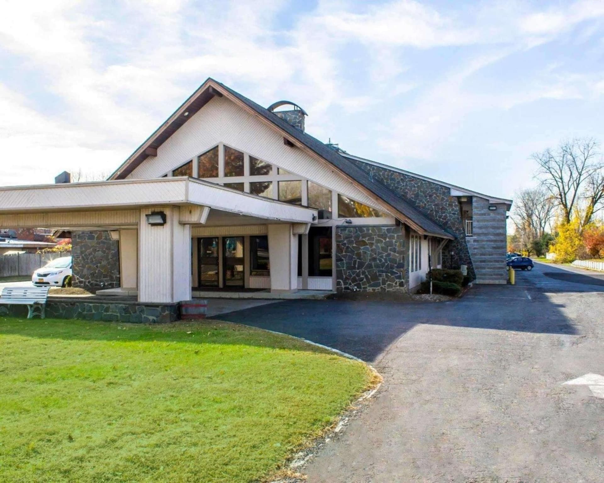 Econo Lodge Inn & Suites Colonie Center Mall exterior or lobby in Albany, NY — main listing photo