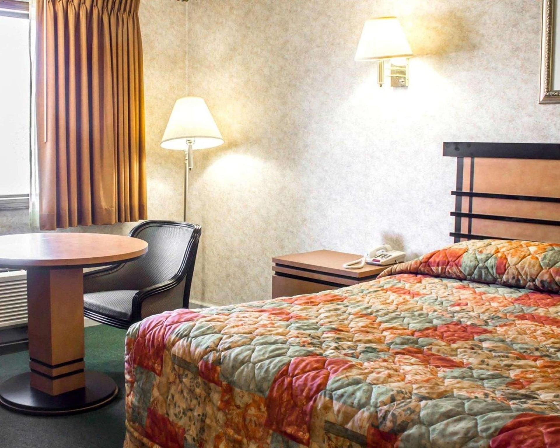 Econo Lodge Inn & Suites Colonie Center Mall gallery photo in Albany, NY — image 8