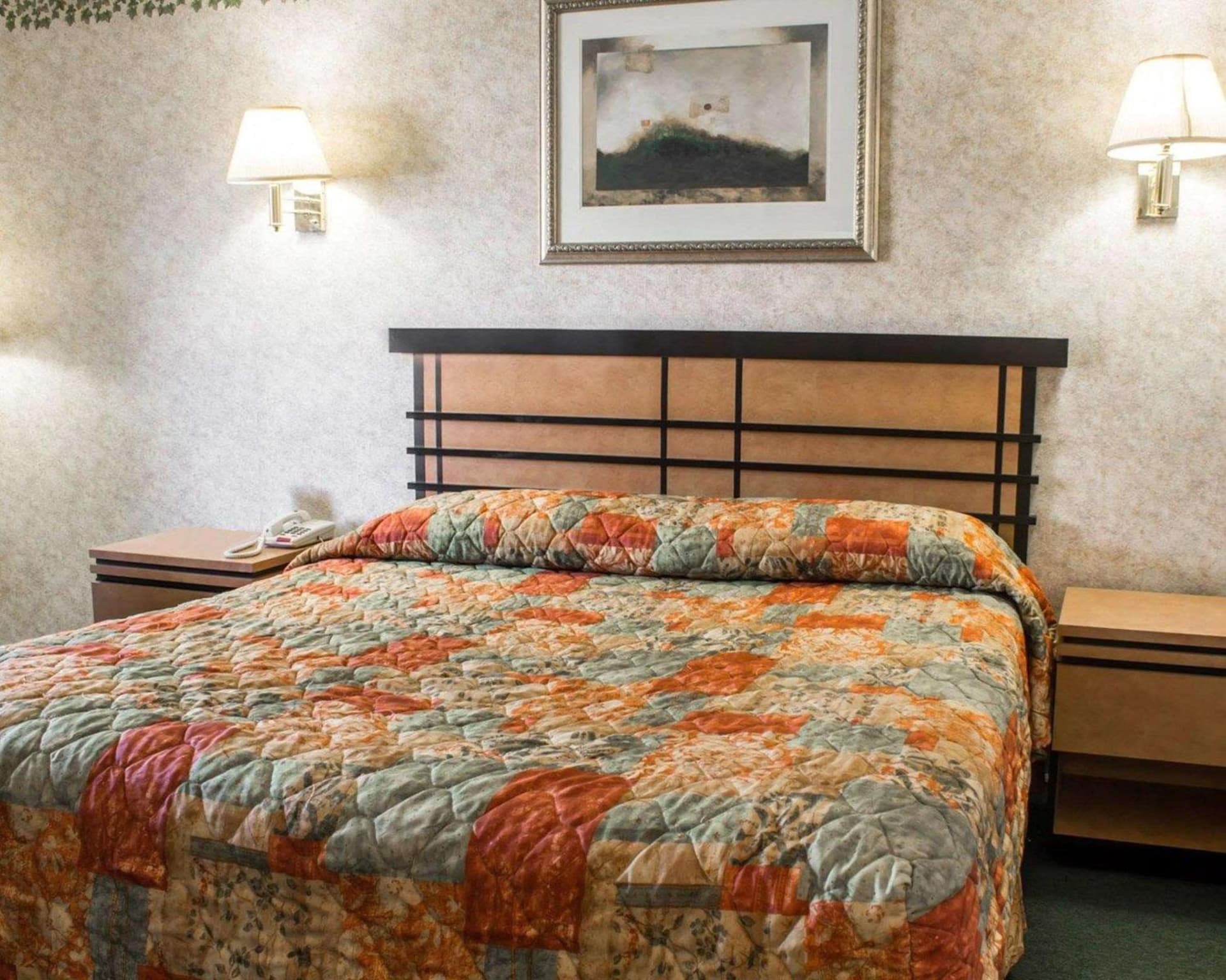 Econo Lodge Inn & Suites Colonie Center Mall interior in Albany, NY — gallery photo 2
