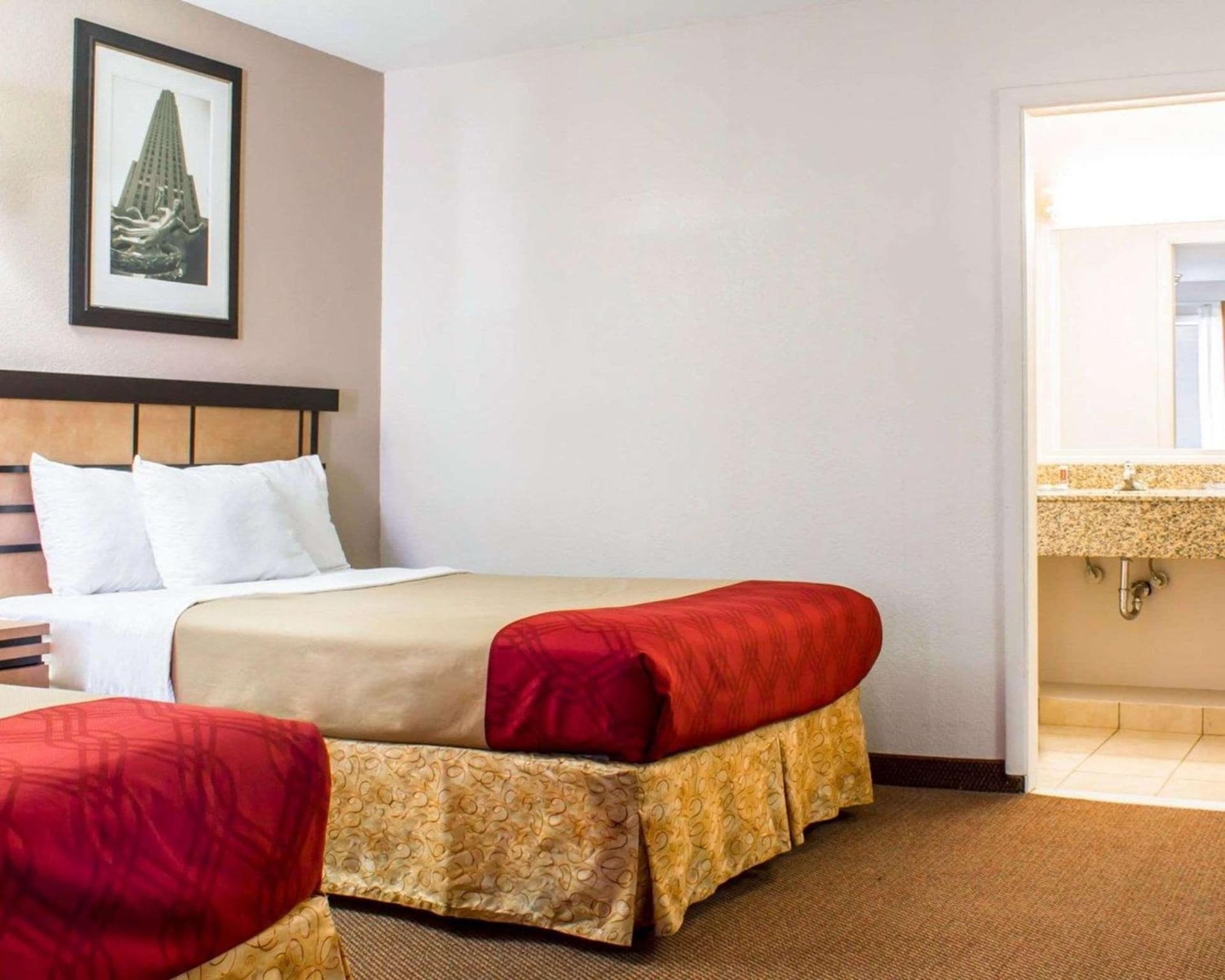 Econo Lodge Inn & Suites Colonie Center Mall gallery photo in Albany, NY — image 23