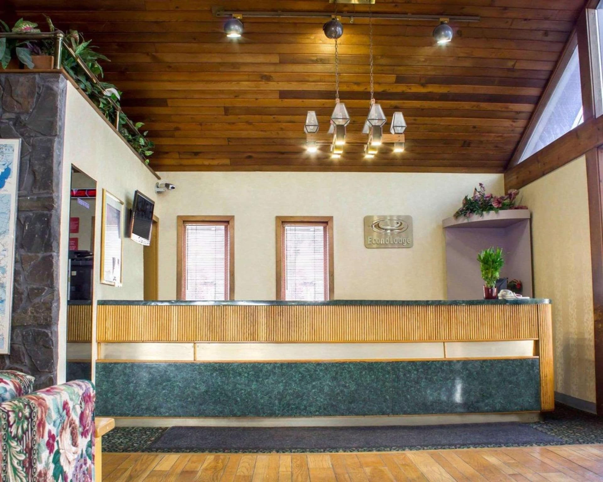 Econo Lodge Inn & Suites Colonie Center Mall gallery photo in Albany, NY — image 17