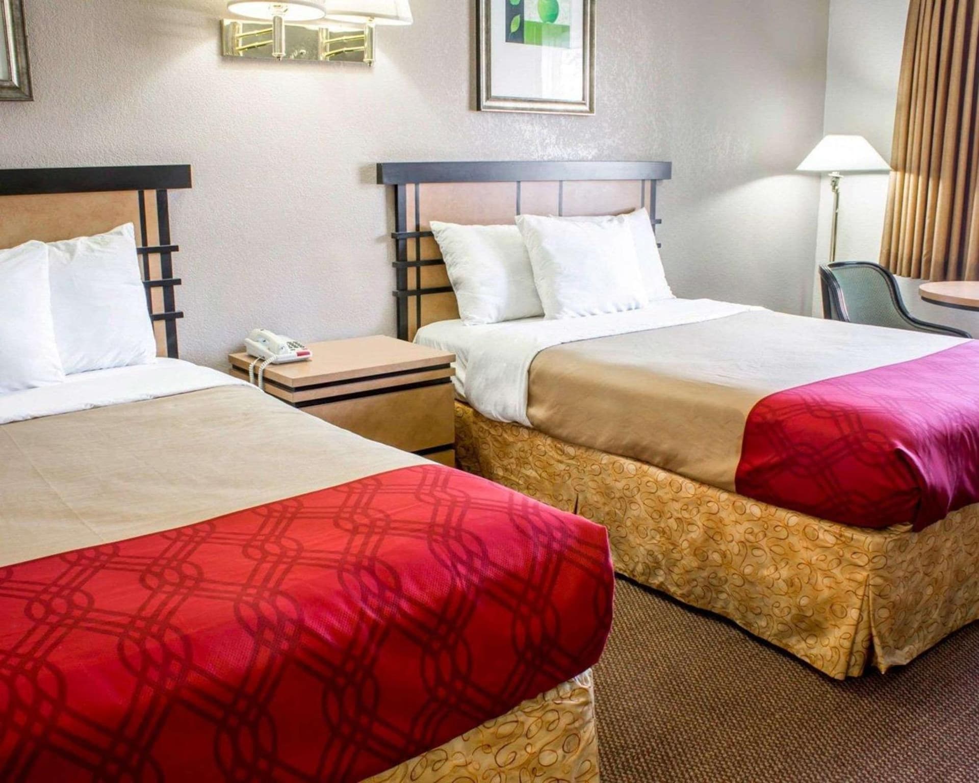 Econo Lodge Inn & Suites Colonie Center Mall gallery photo in Albany, NY — image 5