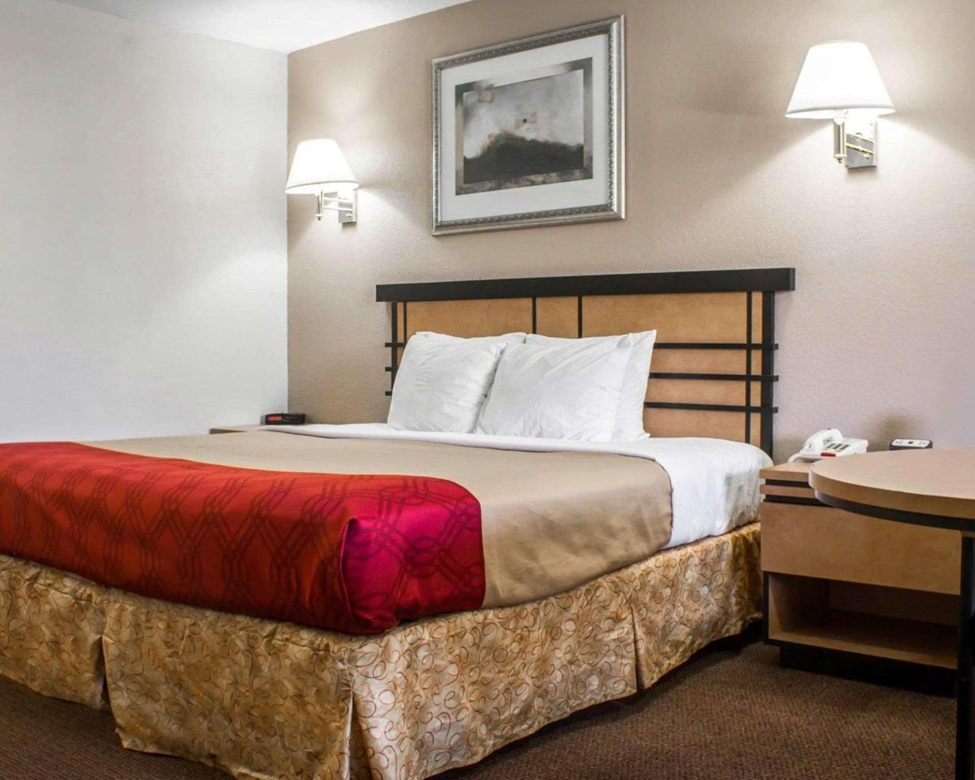 Econo Lodge Inn & Suites Colonie Center Mall gallery photo in Albany, NY — image 4