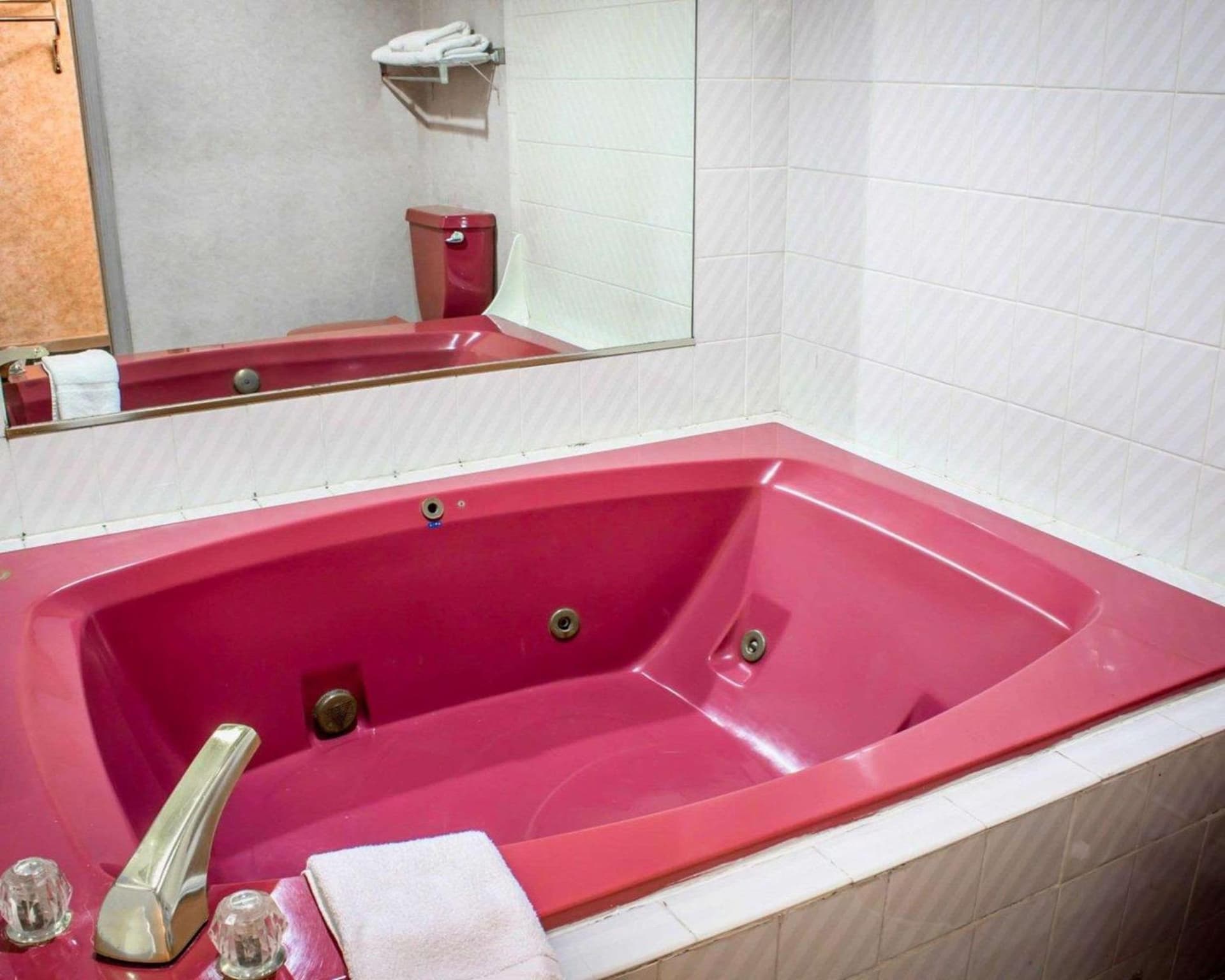 Econo Lodge Inn & Suites Colonie Center Mall gallery photo in Albany, NY — image 24