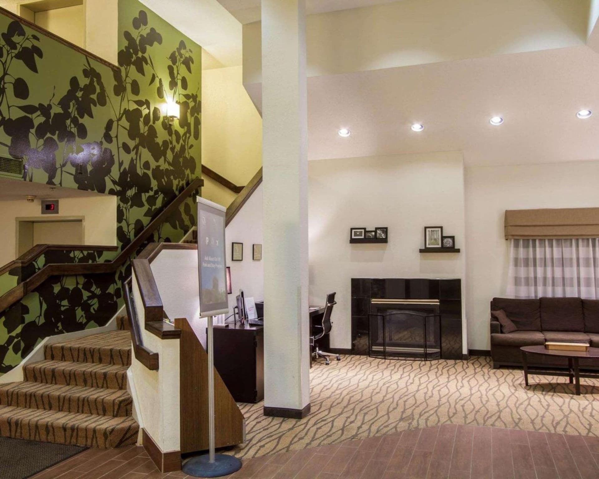 Sleep Inn & Suites Buffalo Airport interior in Cheektowaga — gallery photo 2