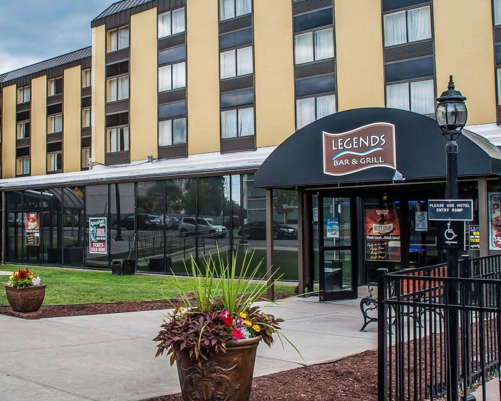 Quality Hotel & Suites At The Falls property views in Niagara Falls, NY — gallery photo 3