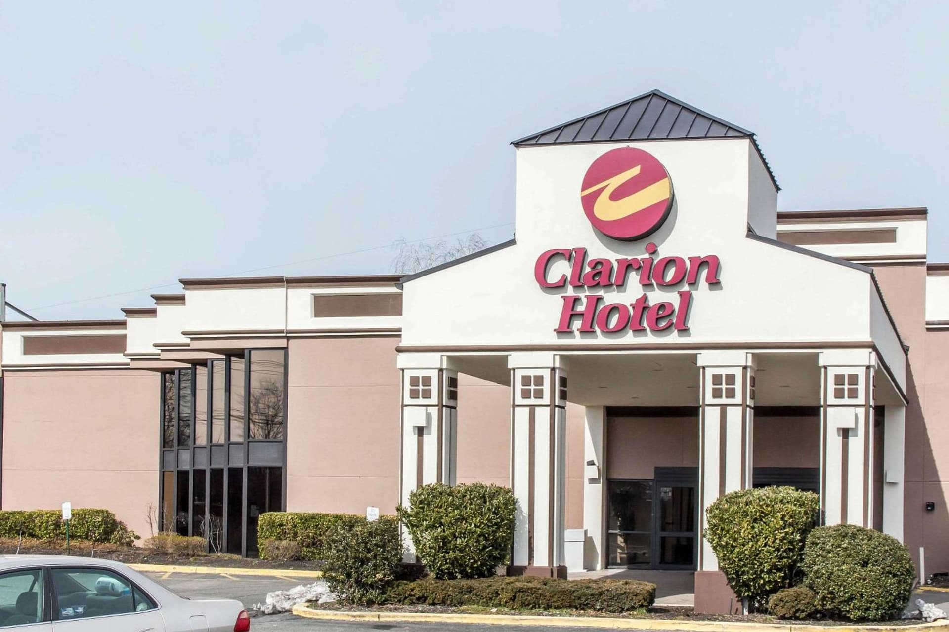 Clarion Hotel & Conference Center property views in Ronkonkoma, NY — gallery photo 3
