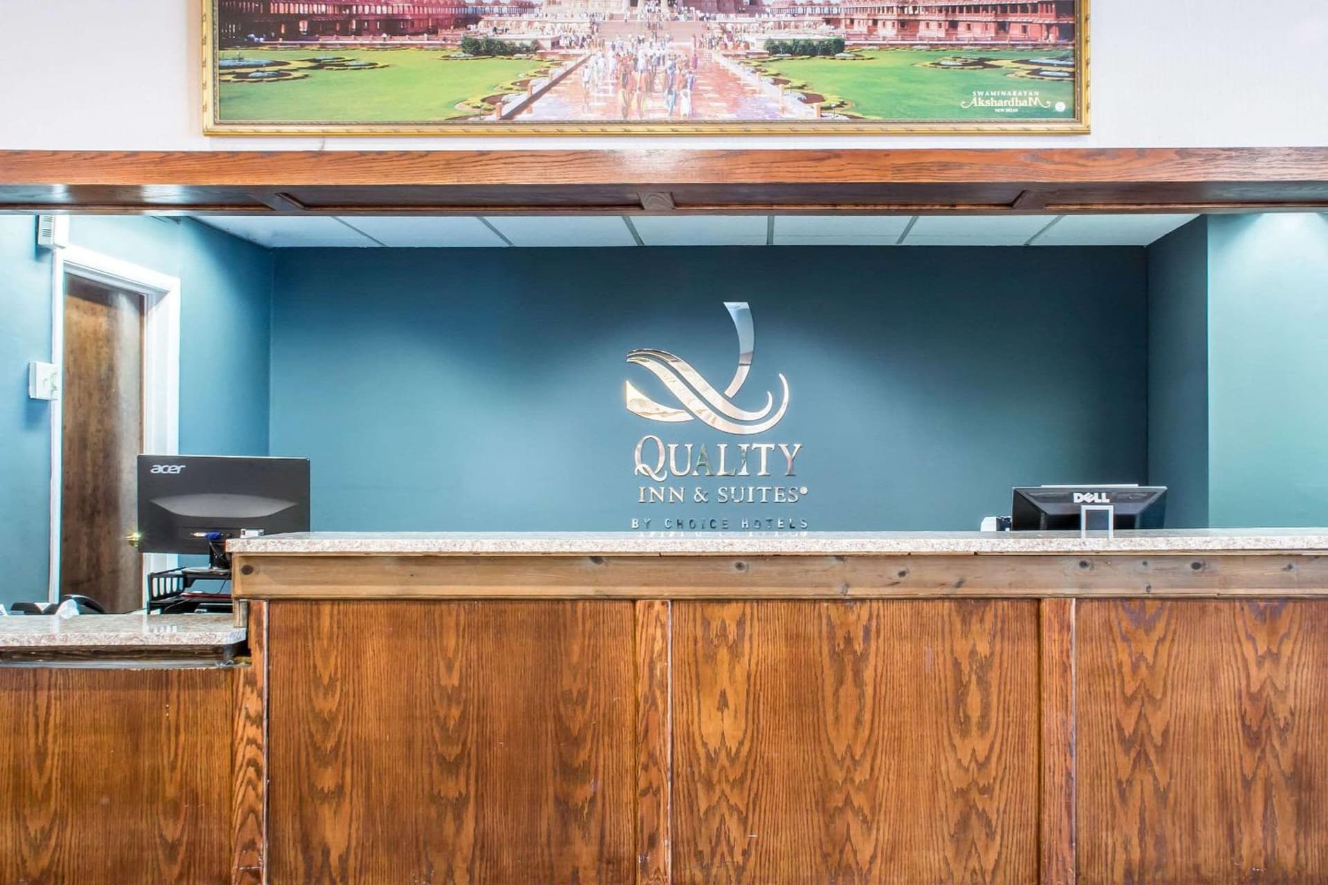 Quality Inn & Suites Palm Island Indoor Waterpark property views in Batavia, NY — gallery photo 3