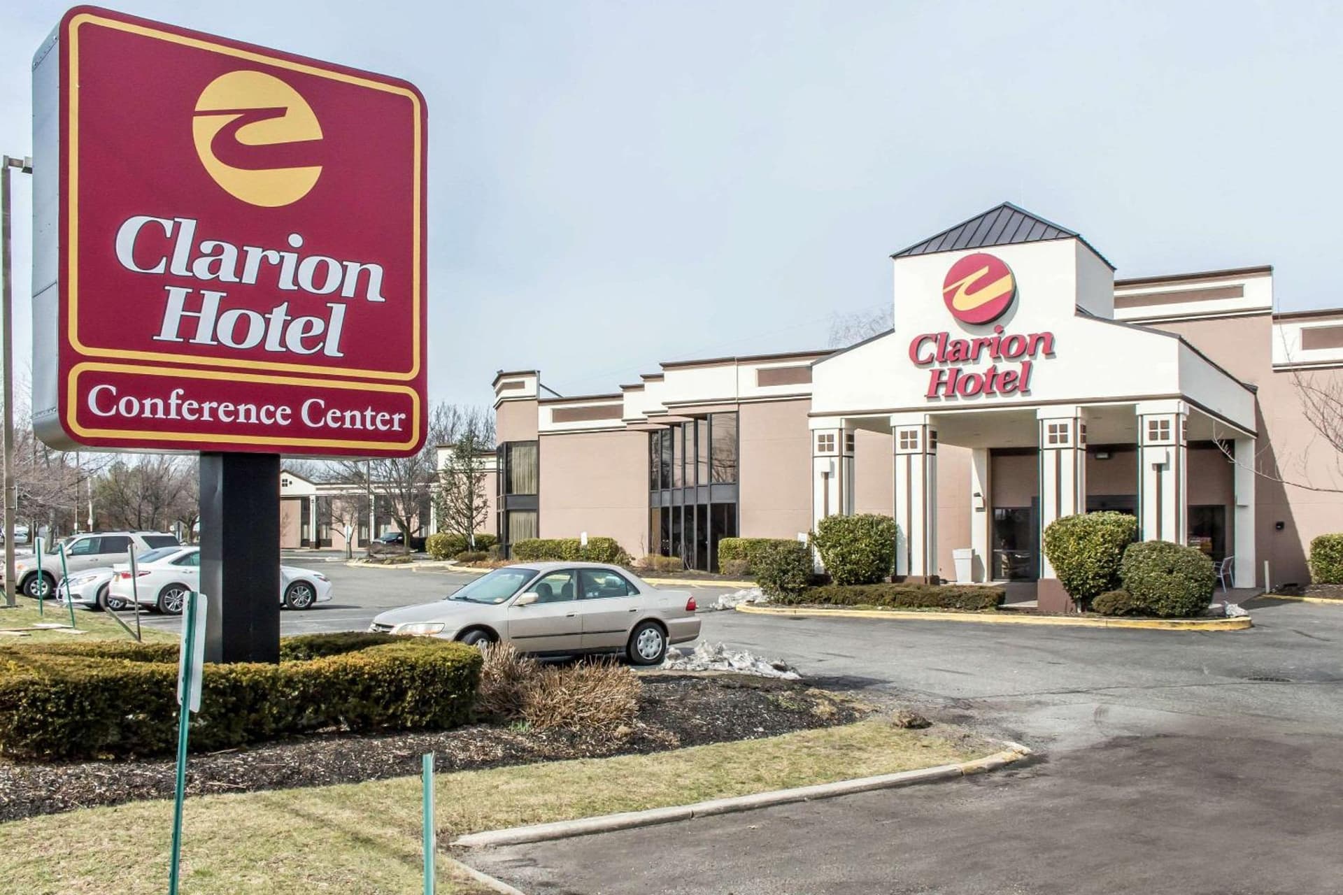 Clarion Hotel & Conference Center interior in Ronkonkoma, NY — gallery photo 2