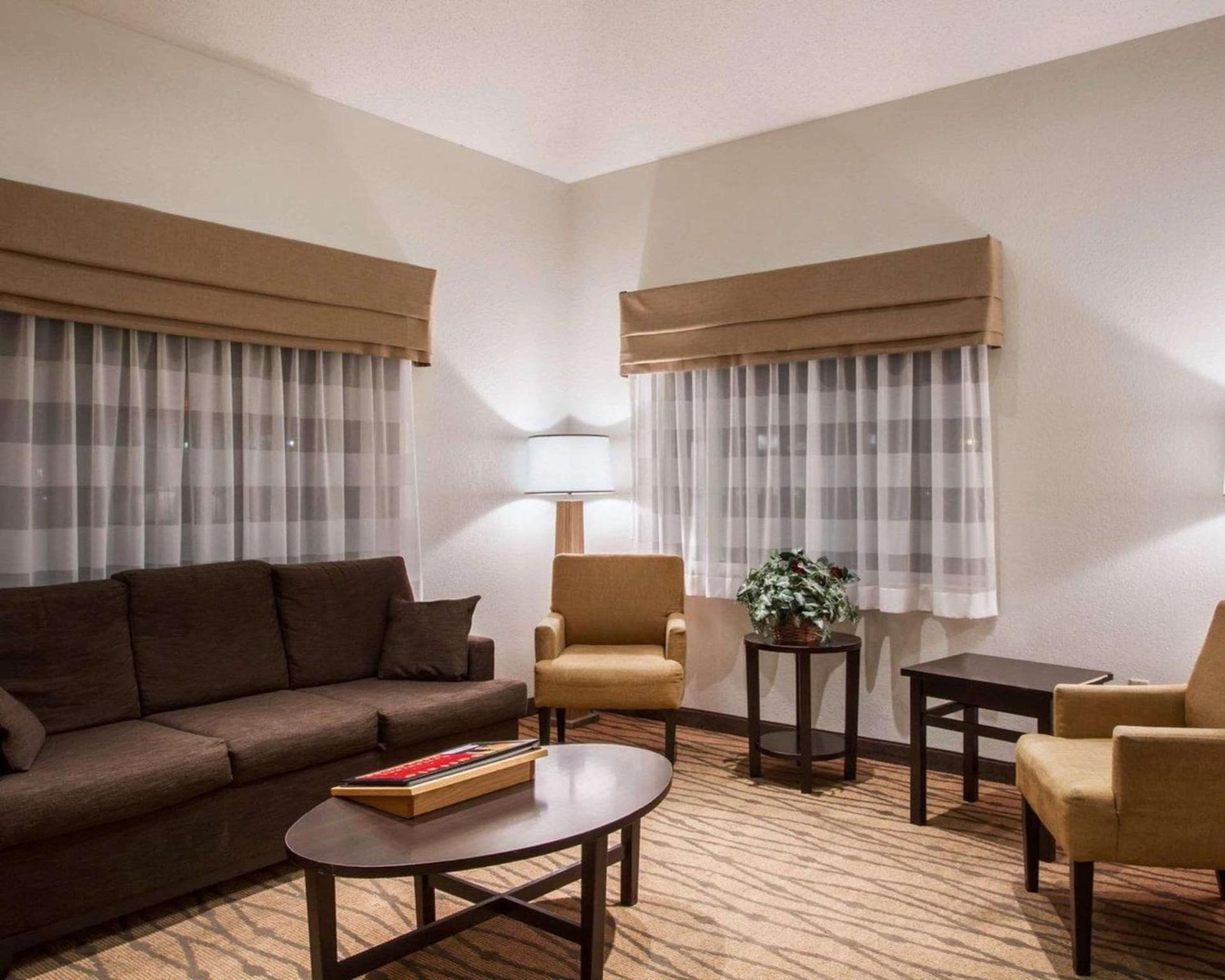 Sleep Inn & Suites Buffalo Airport property views in Cheektowaga — gallery photo 3