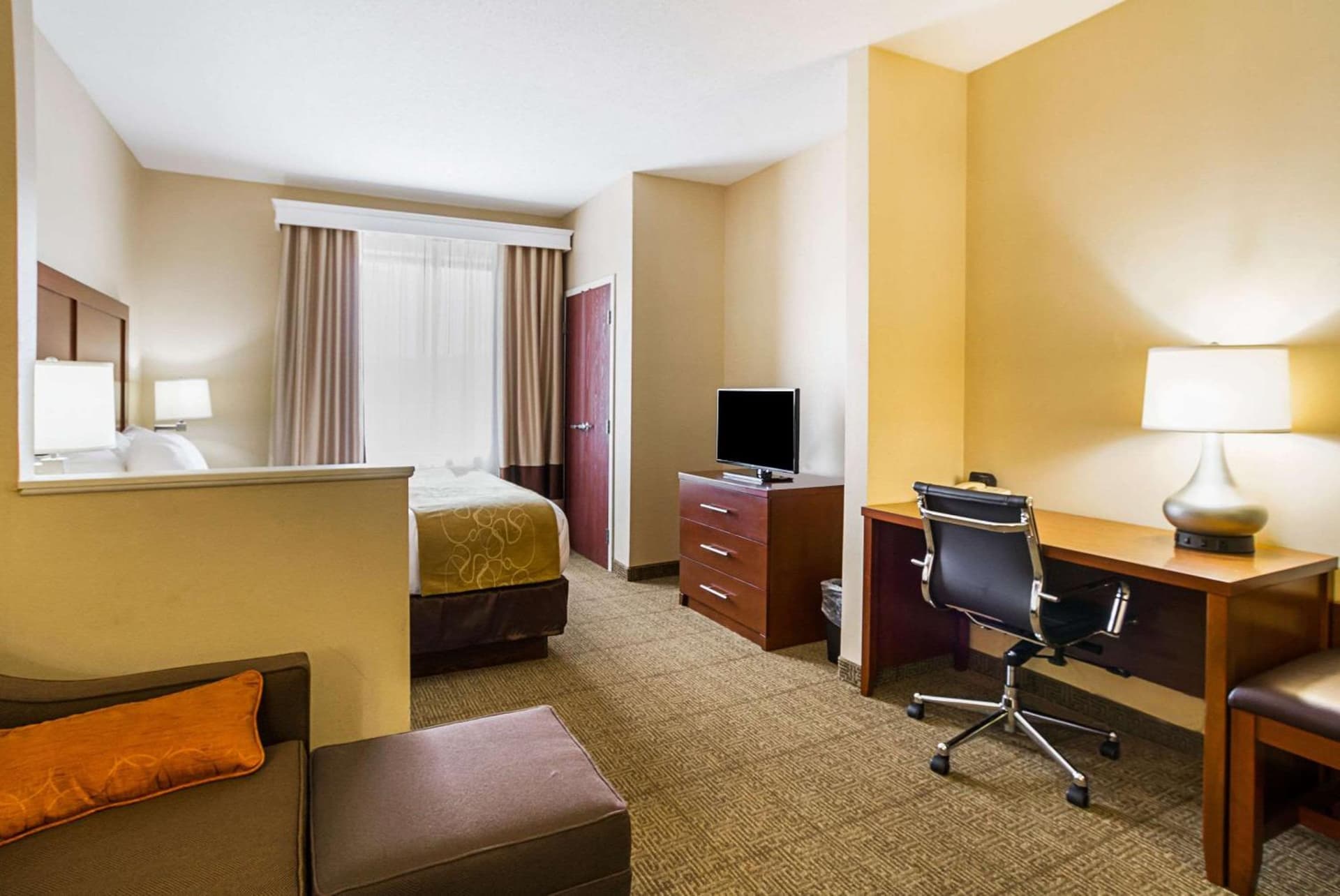 Comfort Suites Twinsburg interior in Twinsburg, OH — gallery photo 2