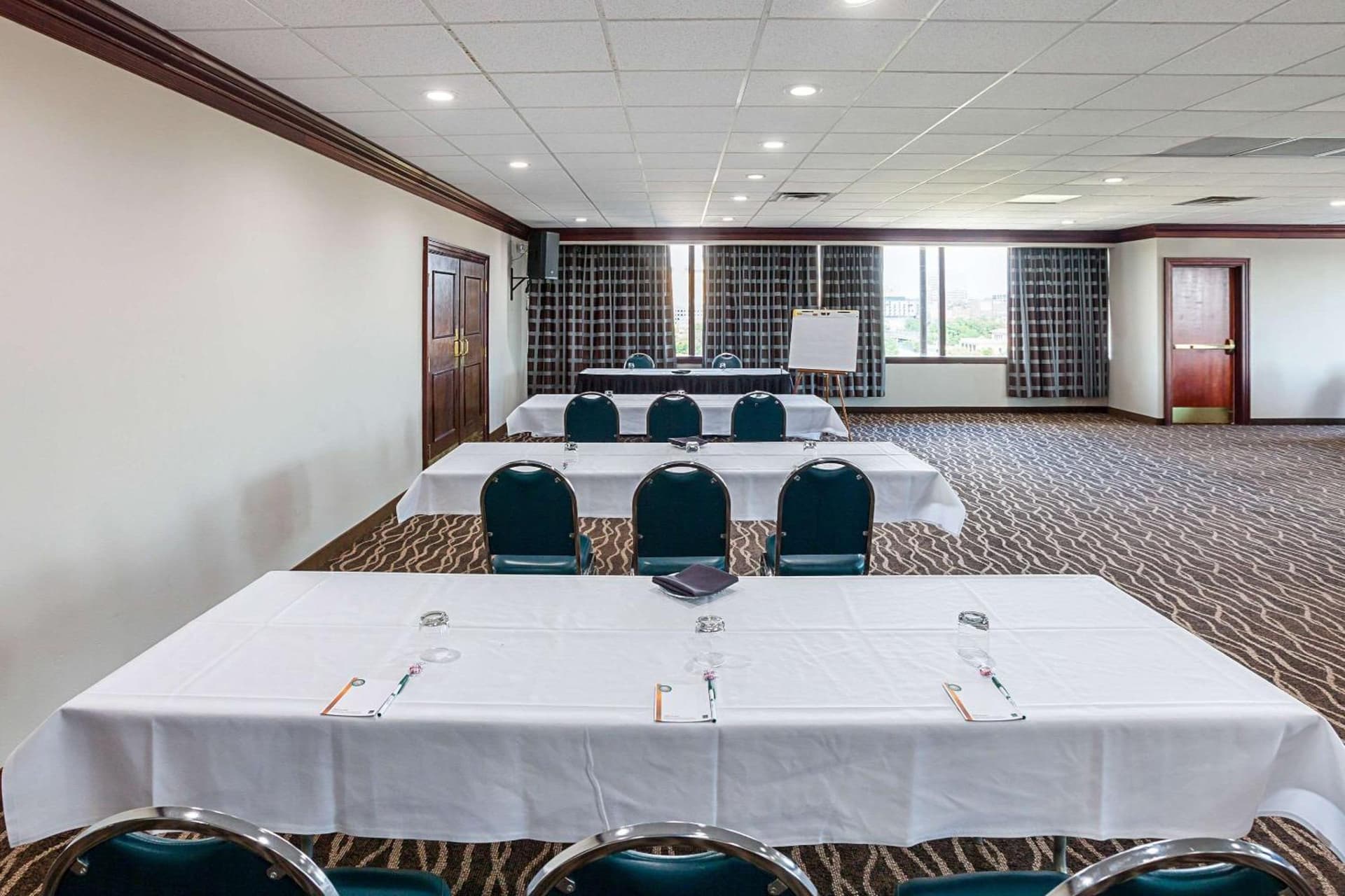 Quality Inn & Suites Cincinnati Downtown Area gallery photo in Cincinnati, OH — image 7