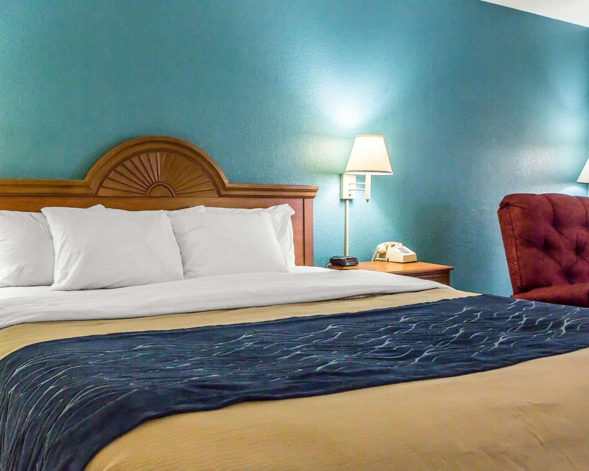 Quality Inn & Suites Circleville interior in Circleville, OH — gallery photo 2