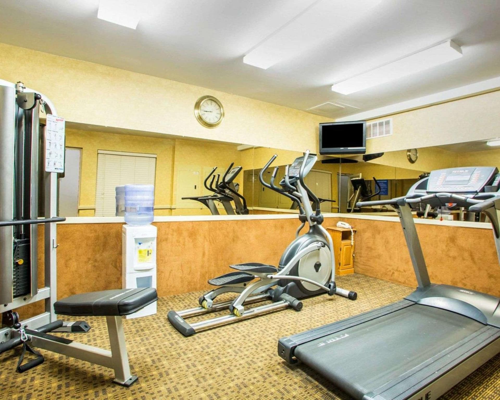 Quality Inn & Suites North-Polaris interior in Worthington, OH — gallery photo 2