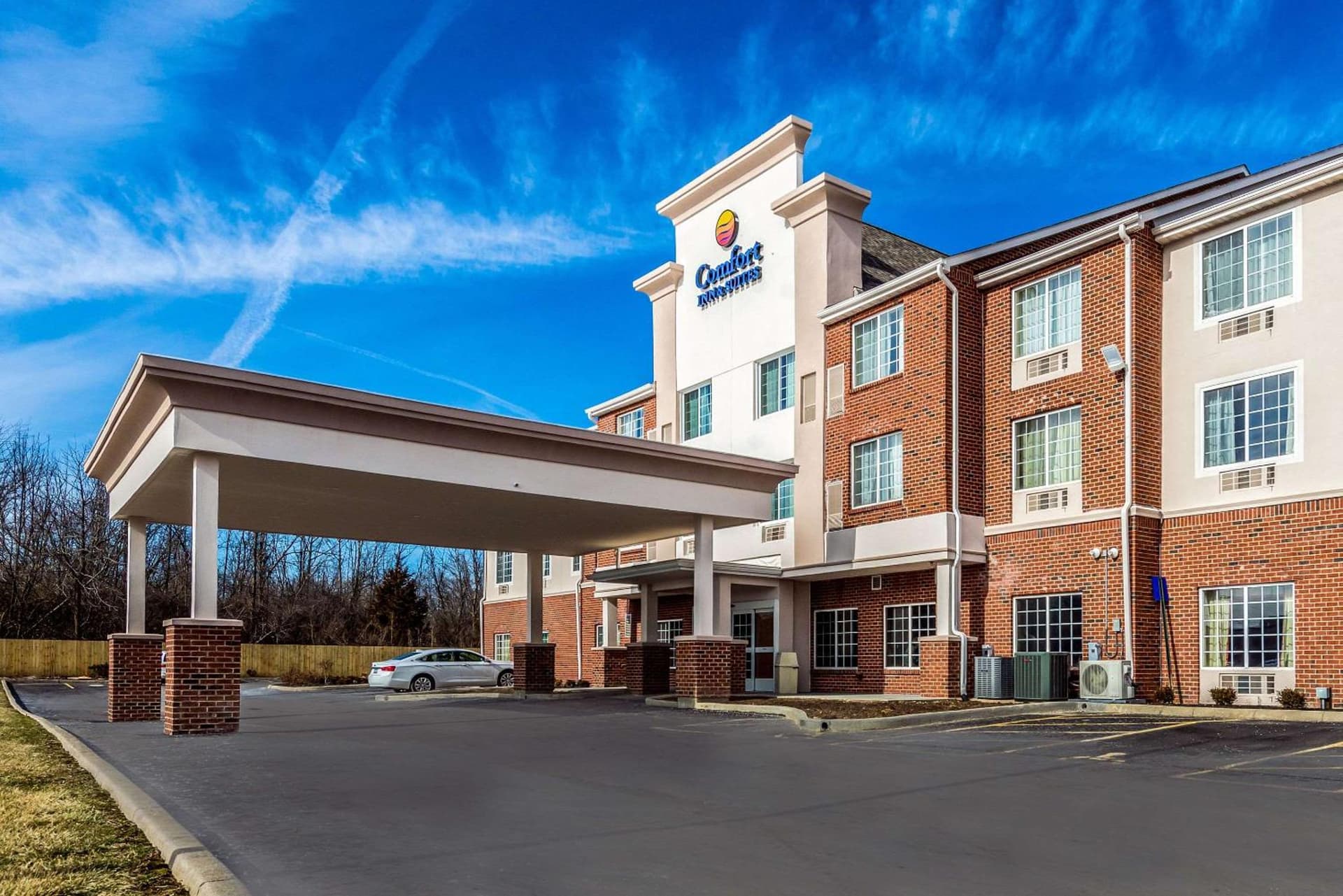 Comfort Inn & Suites Dayton North exterior or lobby in Dayton, OH — main listing photo