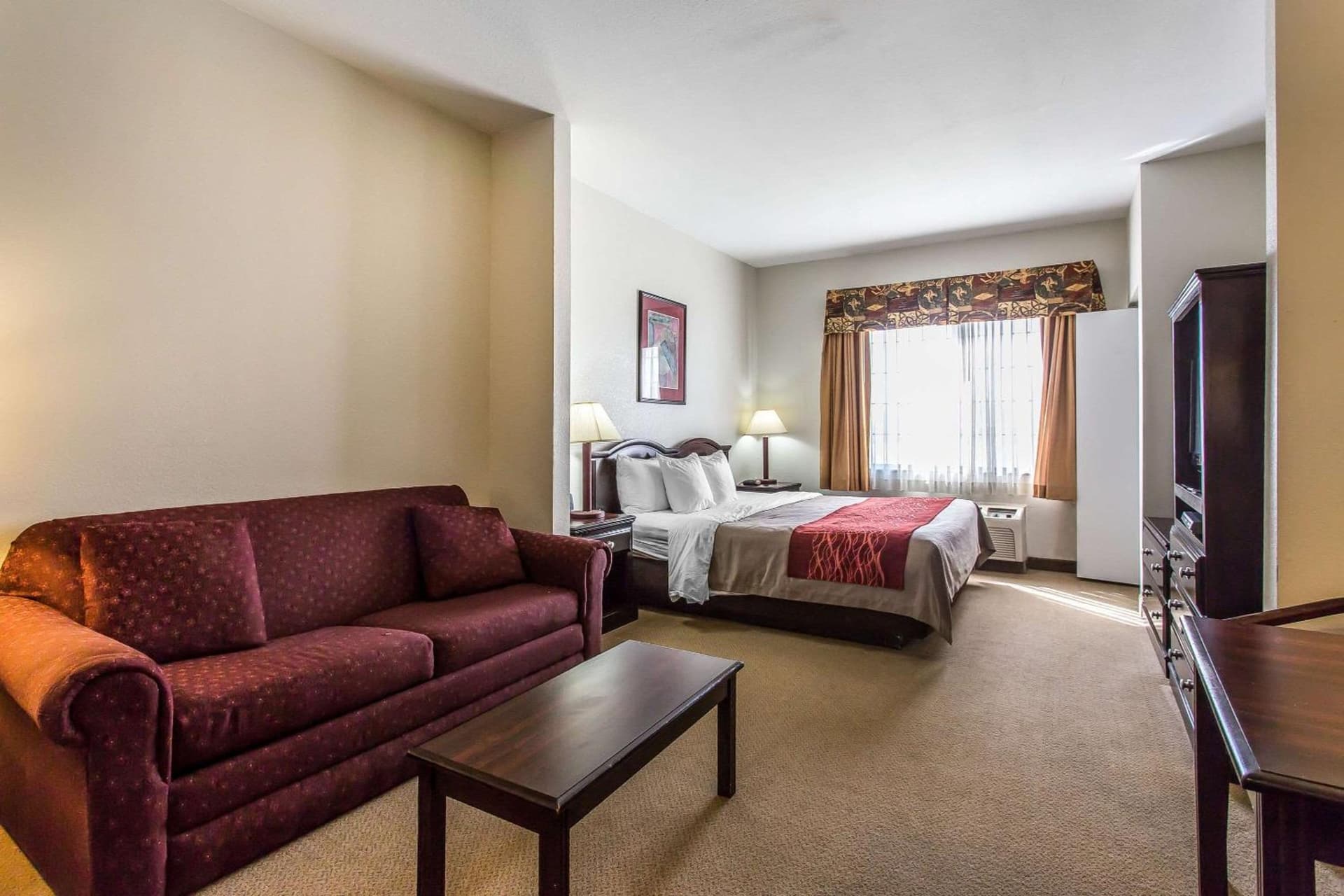 Quality Inn & Suites Guymon interior in Guymon, OK — gallery photo 2