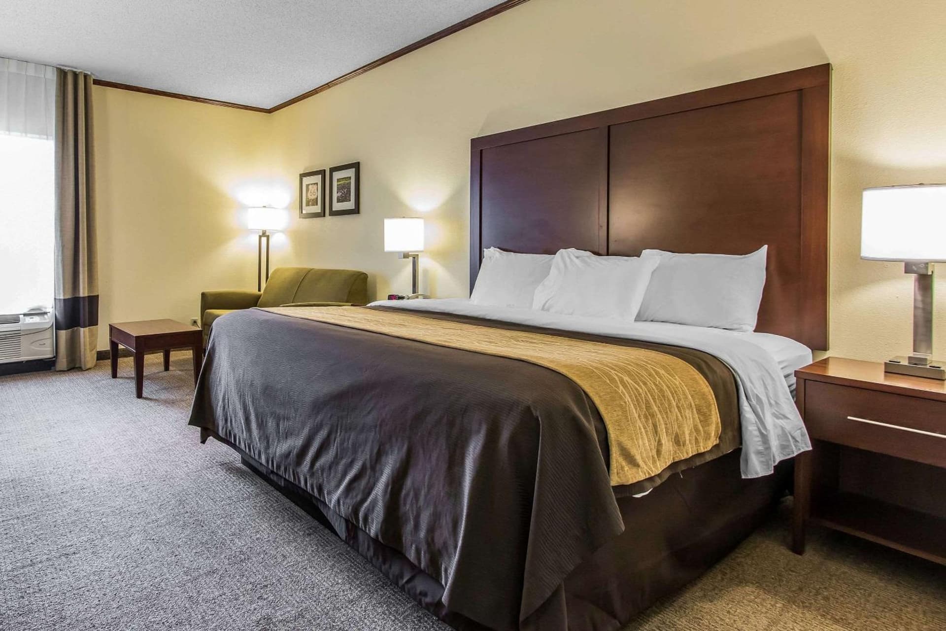 Ardmore Inn & Suites Ardmore interior in Ardmore, OK — gallery photo 2