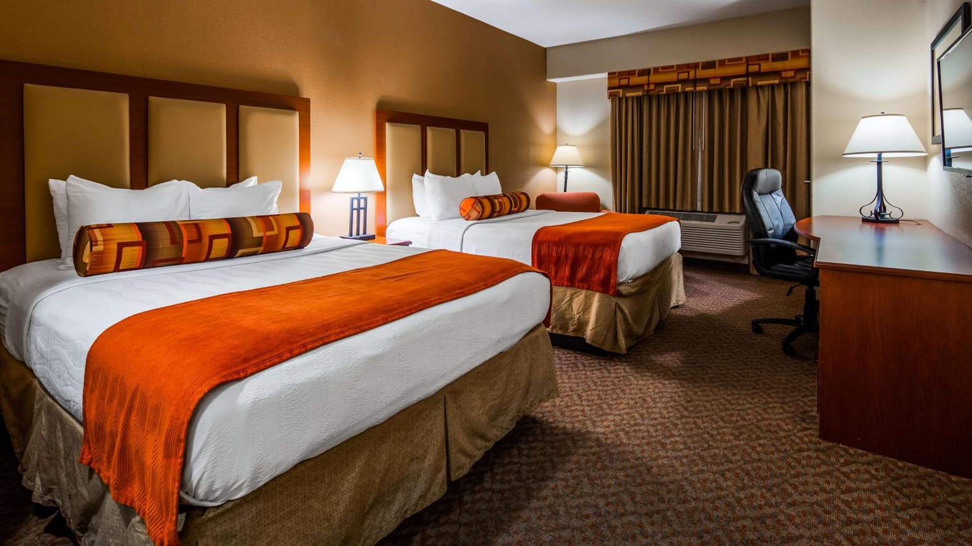 Best Western Plus Waxahachie Inn & Suites property views in Waxahachie, TX — gallery photo 3