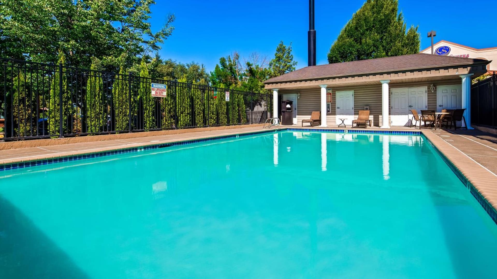 Best Western Plus Grand Manor Inn property views in Springfield, OR — gallery photo 3