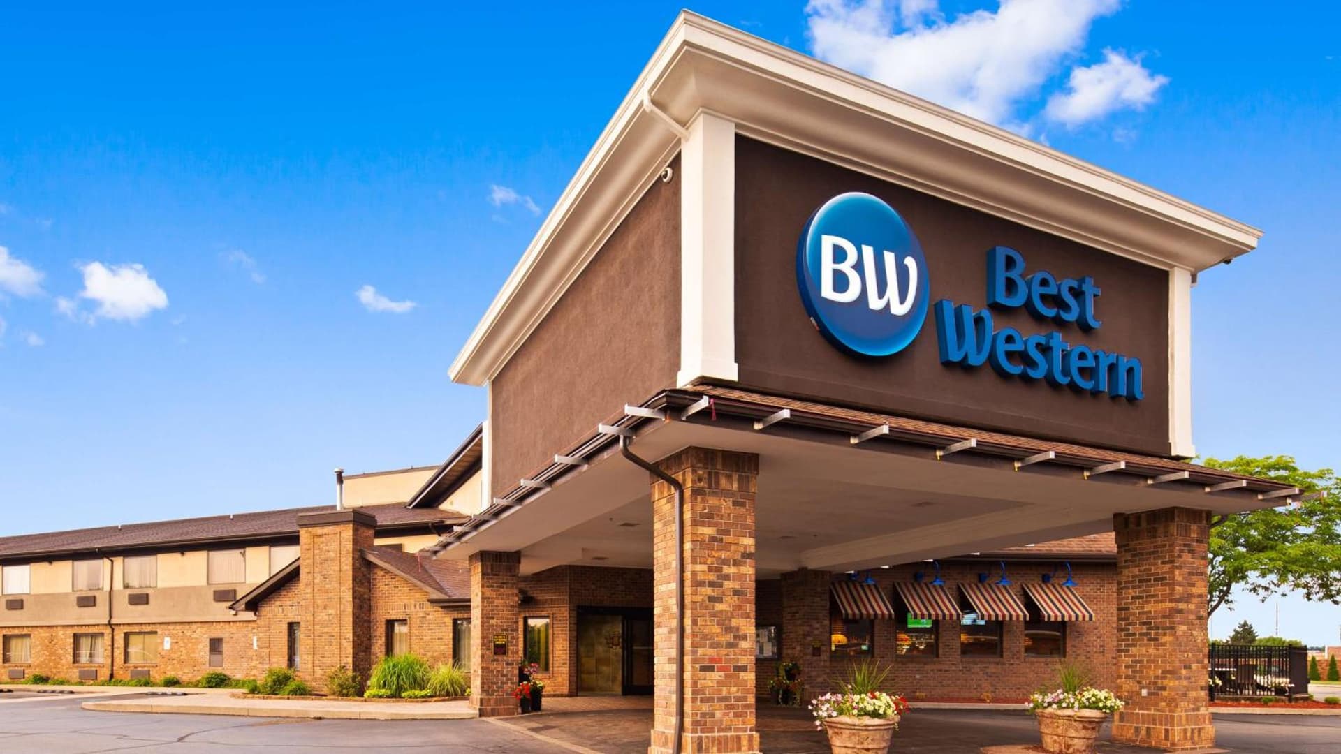 Best Western Lapeer Inn featured exterior or lobby in Lapeer, MI — similar hotel