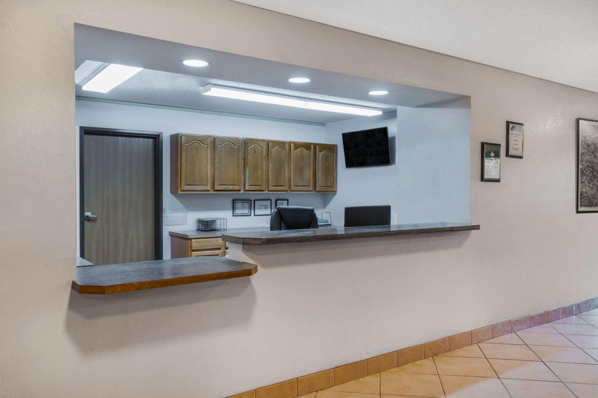 Super 8 by Wyndham Fountain interior in Fountain, CO — gallery photo 2