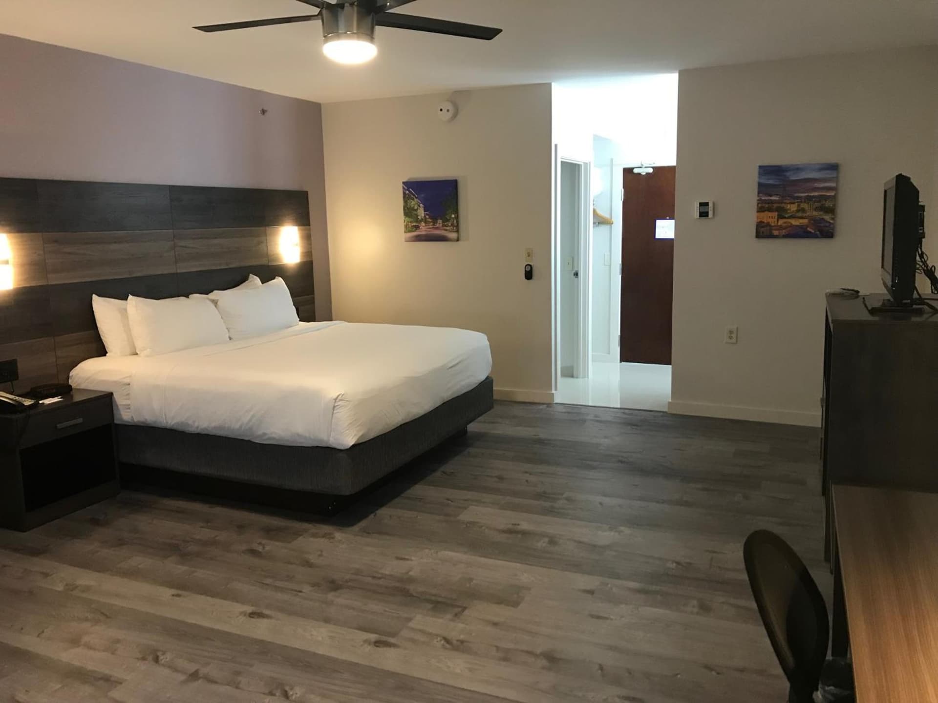 HOM Hotel Gainesville, SureStay Collection by Best Western interior in Gainesville, FL — gallery photo 2
