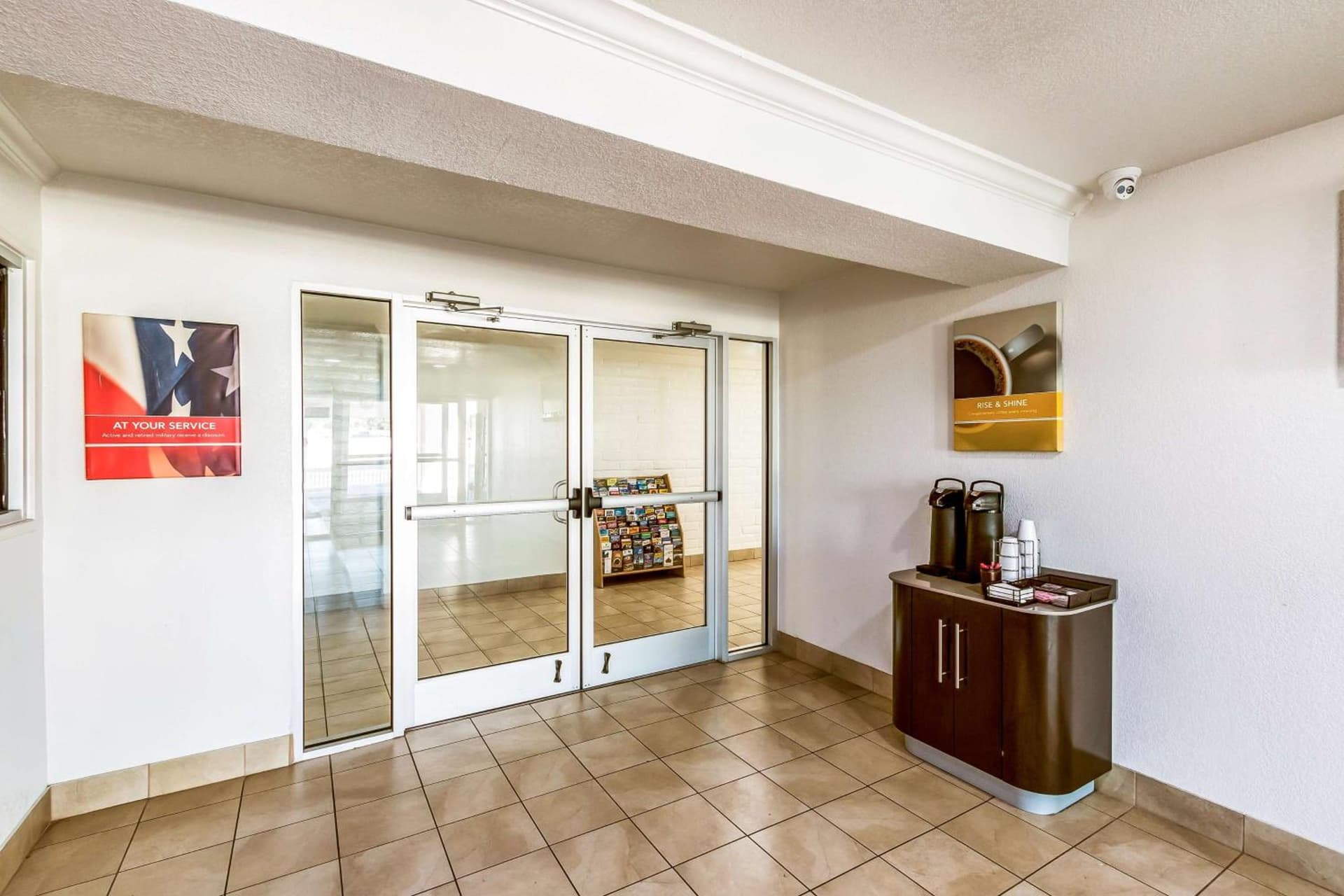 Motel 6-Euless, TX - DFW West interior in Euless, TX — gallery photo 2