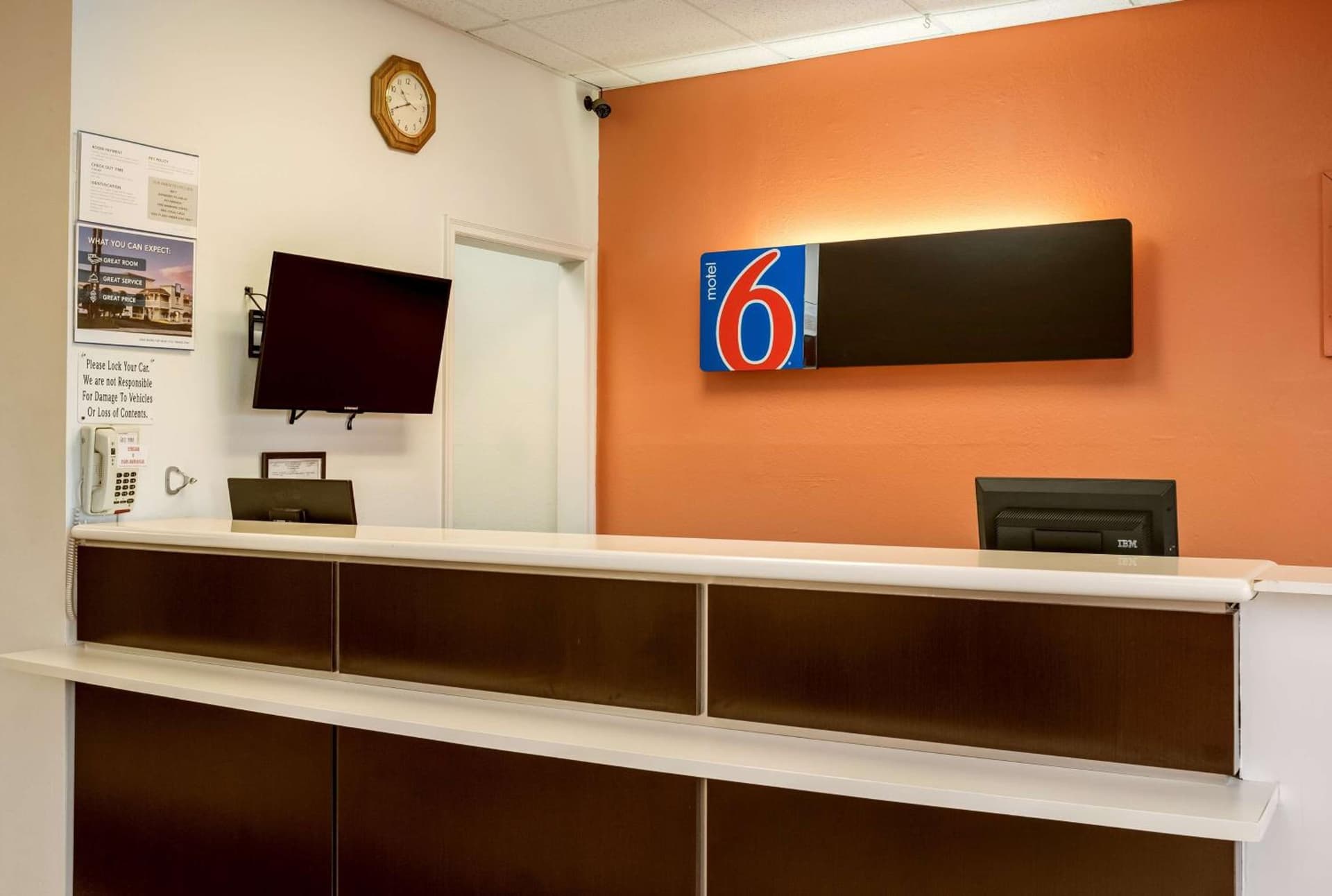 Motel 6-Albert Lea, MN interior in Albert Lea, MN — gallery photo 2